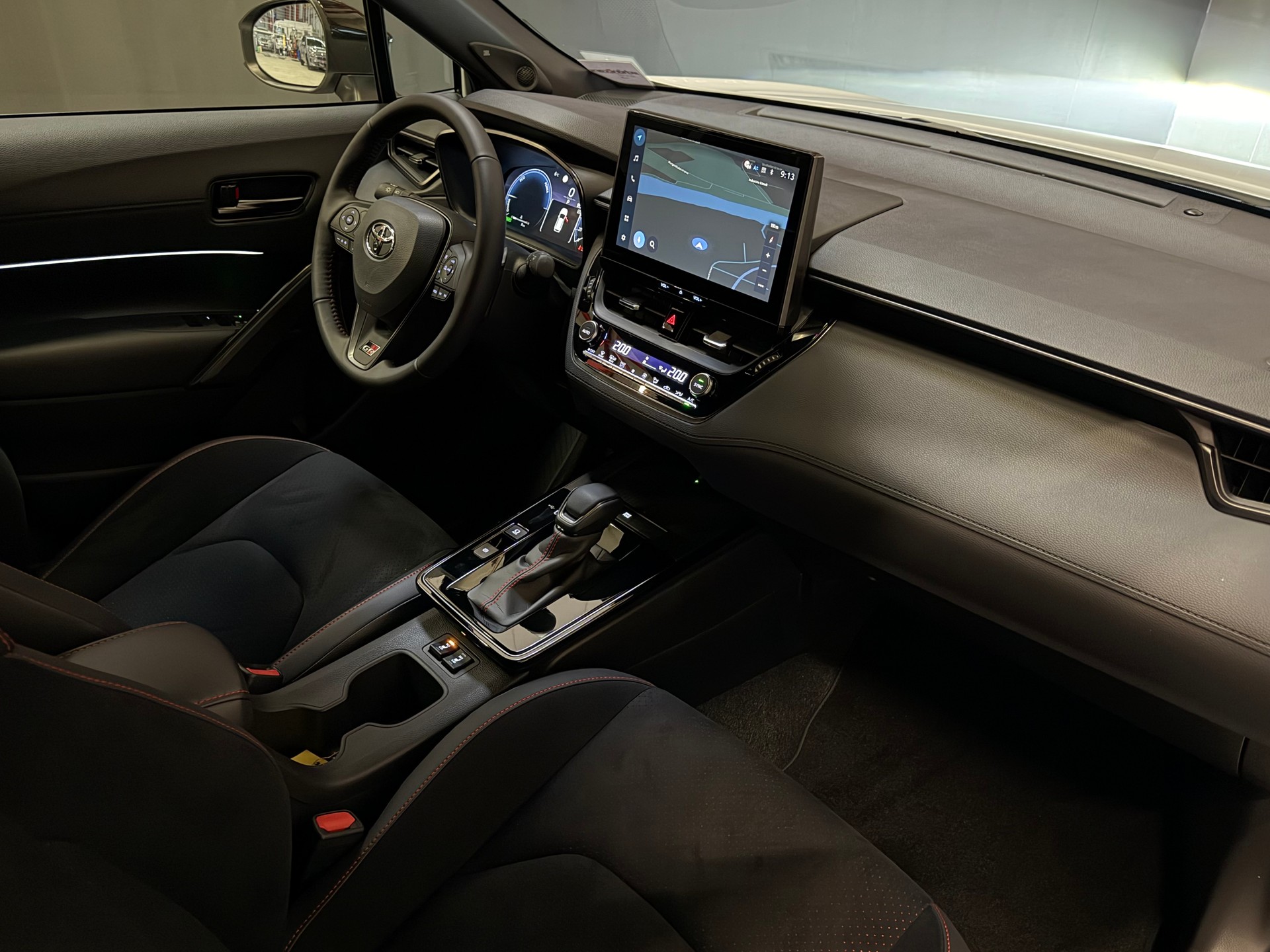 TOYOTA Corolla Cross 2.0 GR Sport e-CVT-image-21