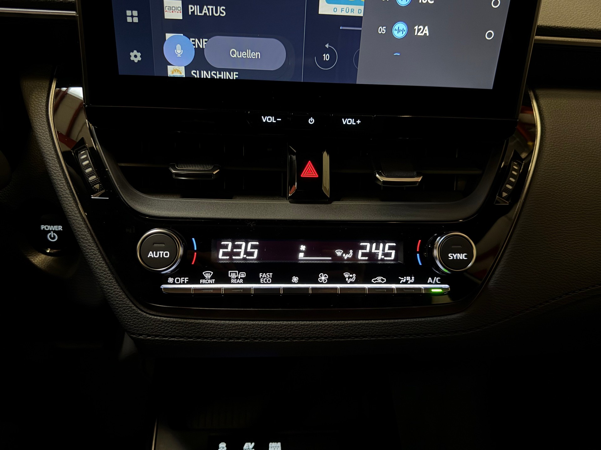 TOYOTA Corolla Cross 2.0 GR Sport e-CVT-image-24