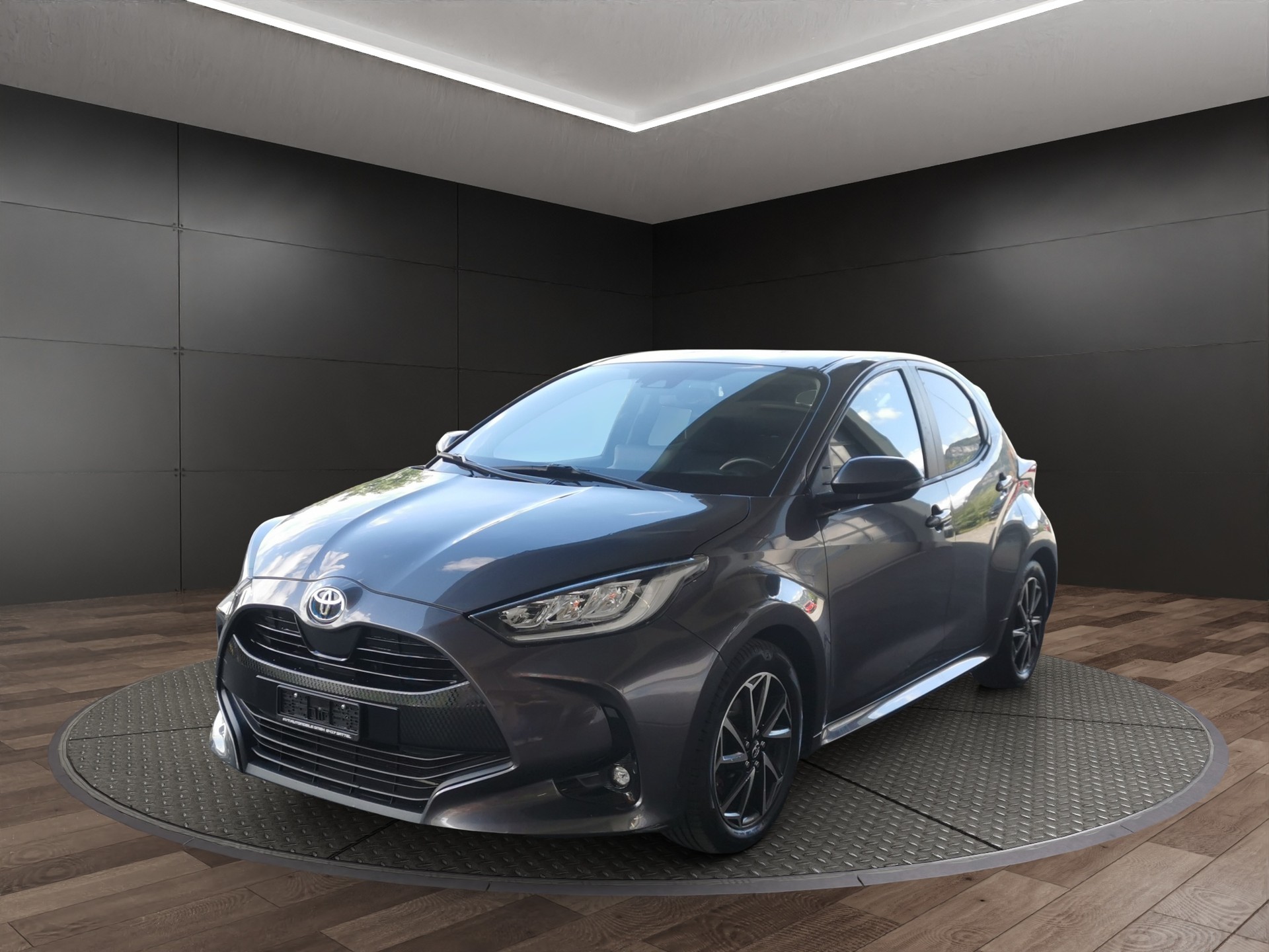 TOYOTA Yaris 1.5 Active e-CVT-showroom-element-1
