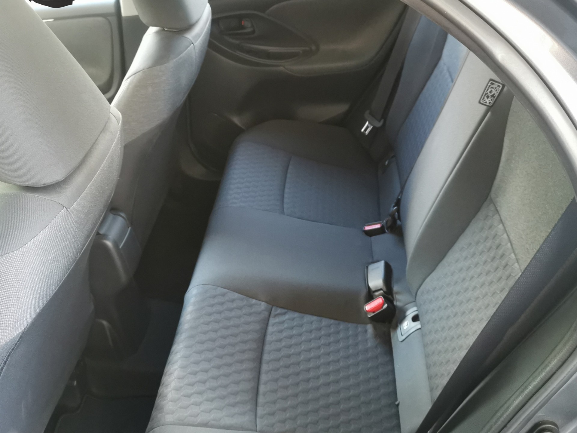 TOYOTA Yaris 1.5 Active e-CVT-image-12