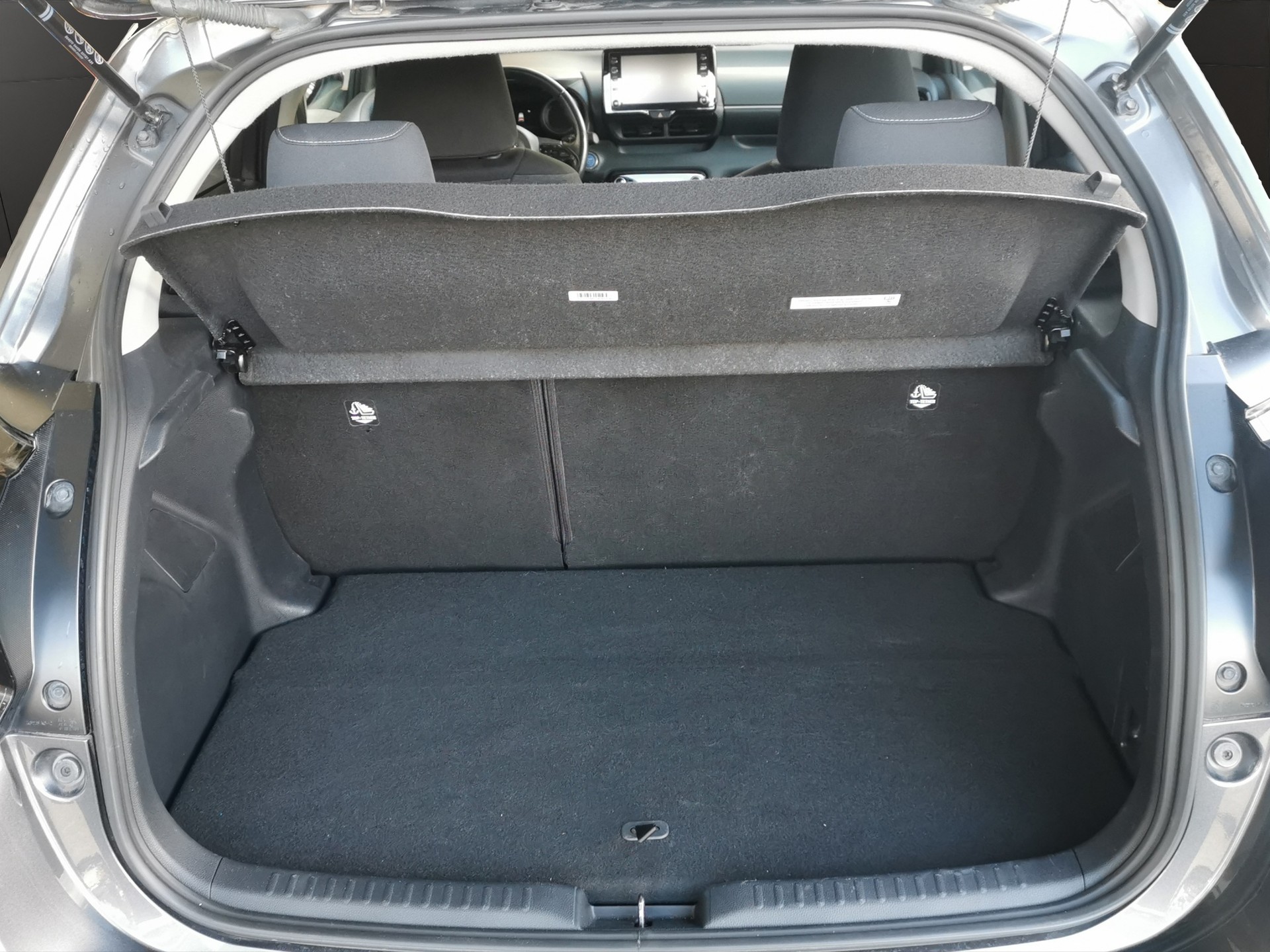 TOYOTA Yaris 1.5 Active e-CVT-image-8