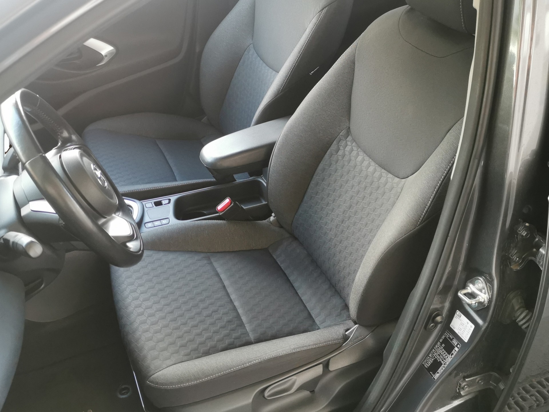 TOYOTA Yaris 1.5 Active e-CVT-image-10