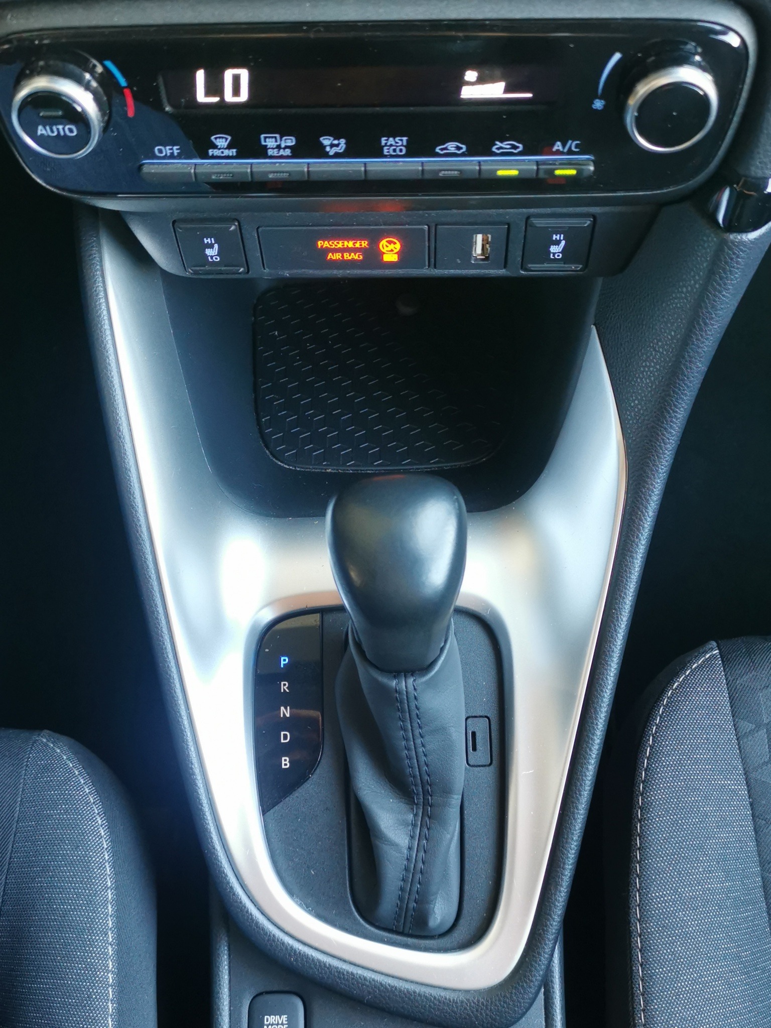 TOYOTA Yaris 1.5 Active e-CVT-image-19