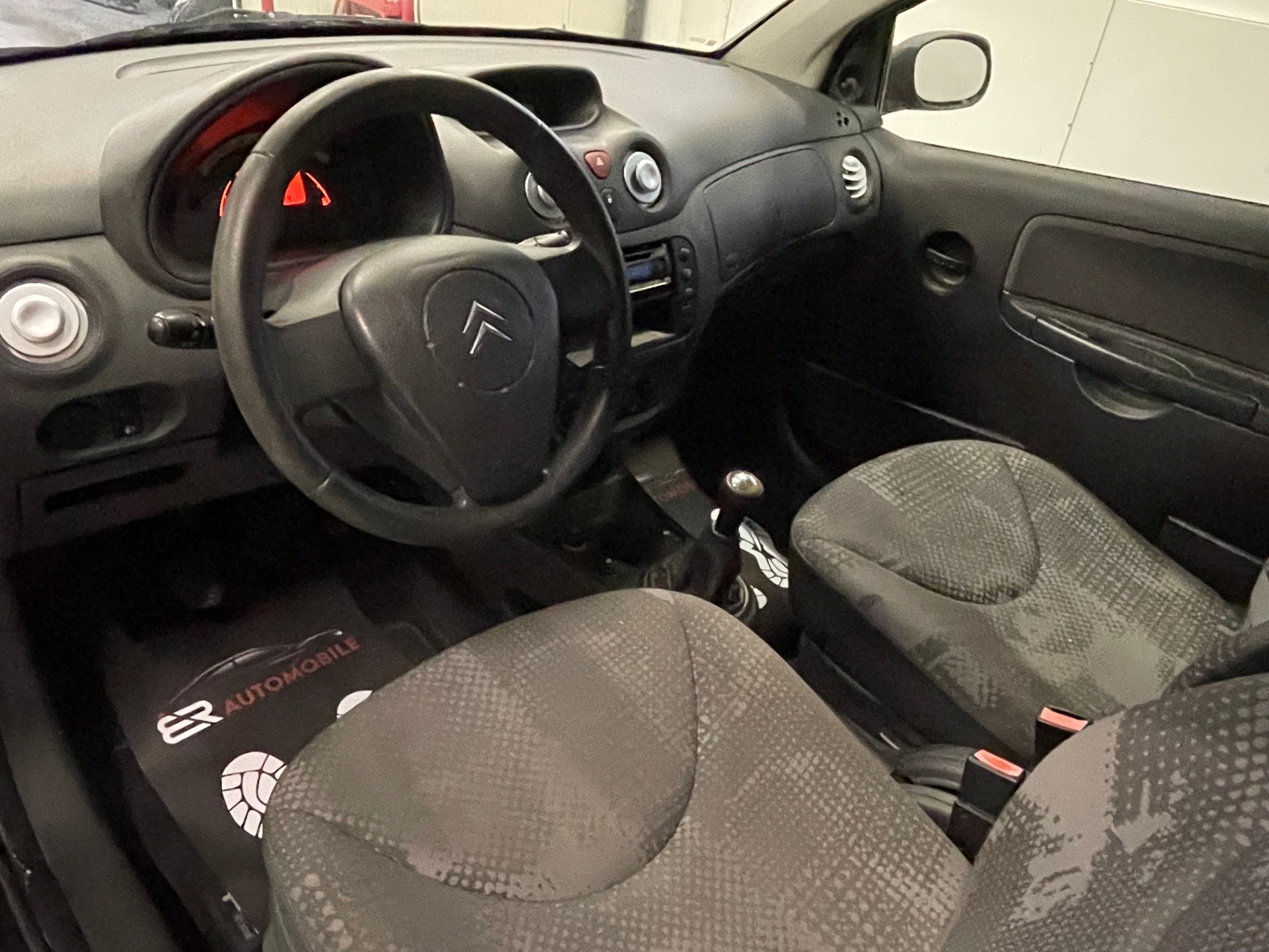 CITROEN C2 1.1i X-image-8