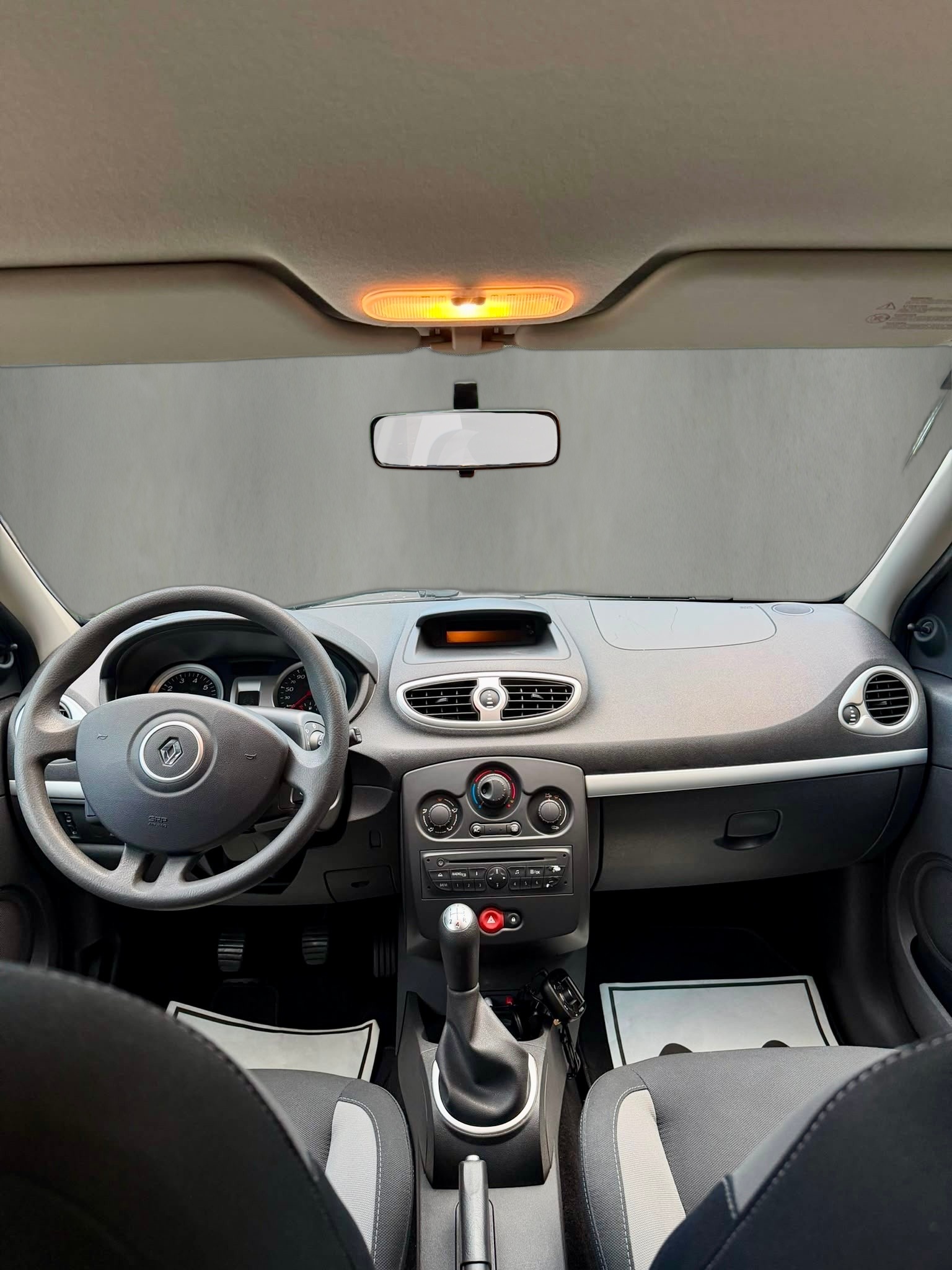 RENAULT Clio 1.2 16V Turbo S-image-12