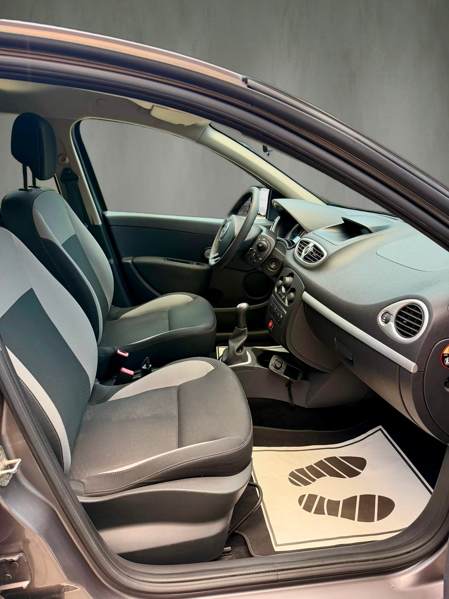 RENAULT Clio 1.2 16V Turbo S-image-9