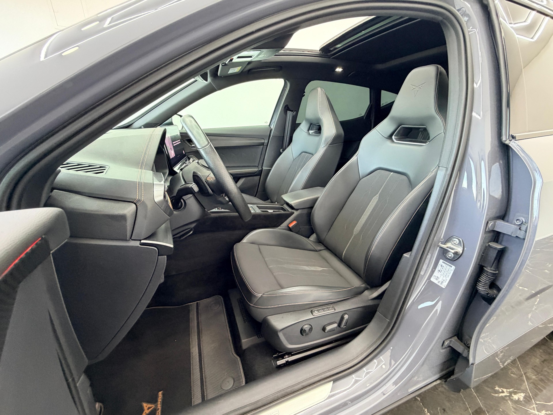 CUPRA Formentor 2.0TSI VZ 4Drive DSG | Traumaustattung | Maxton Design | ACE 20-Zoll | Akrapovic | Eibach Fahrwerksfedern |-image-11
