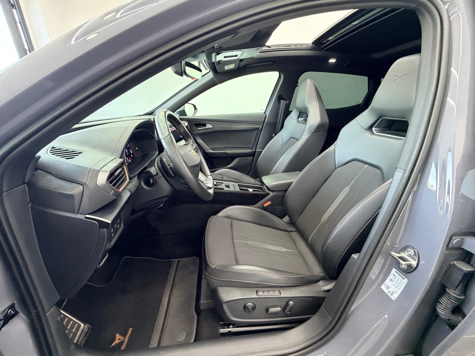 CUPRA Formentor 2.0TSI VZ 4Drive DSG | Traumaustattung | Maxton Design | ACE 20-Zoll | Akrapovic | Eibach Fahrwerksfedern |-image-12