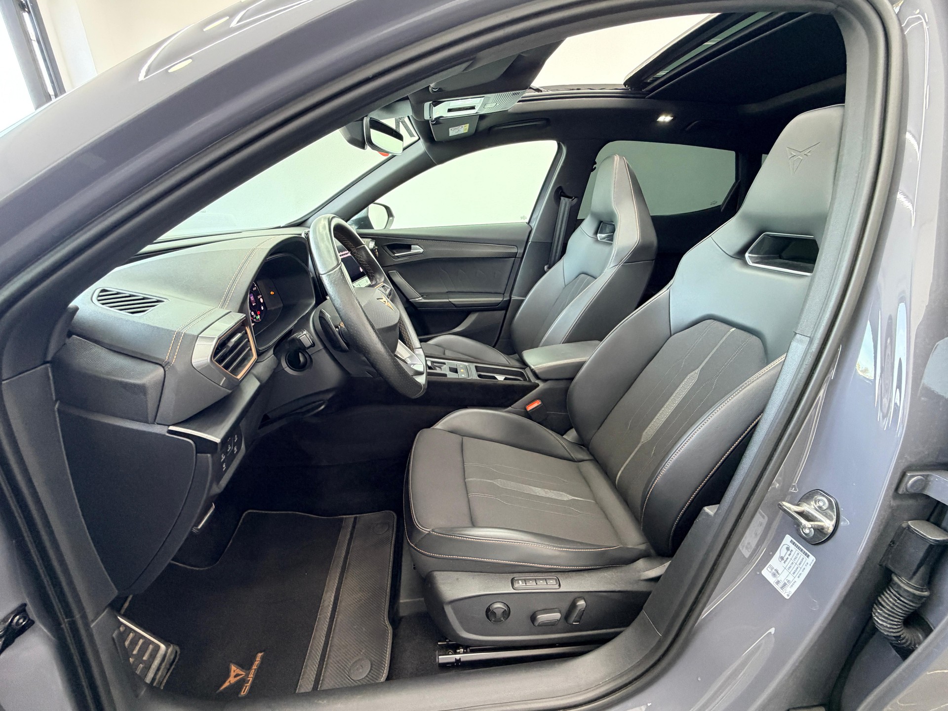 CUPRA Formentor 2.0TSI VZ 4Drive DSG | Traumaustattung | Maxton Design | ACE 20-Zoll | Akrapovic | Eibach Fahrwerksfedern |-image-10