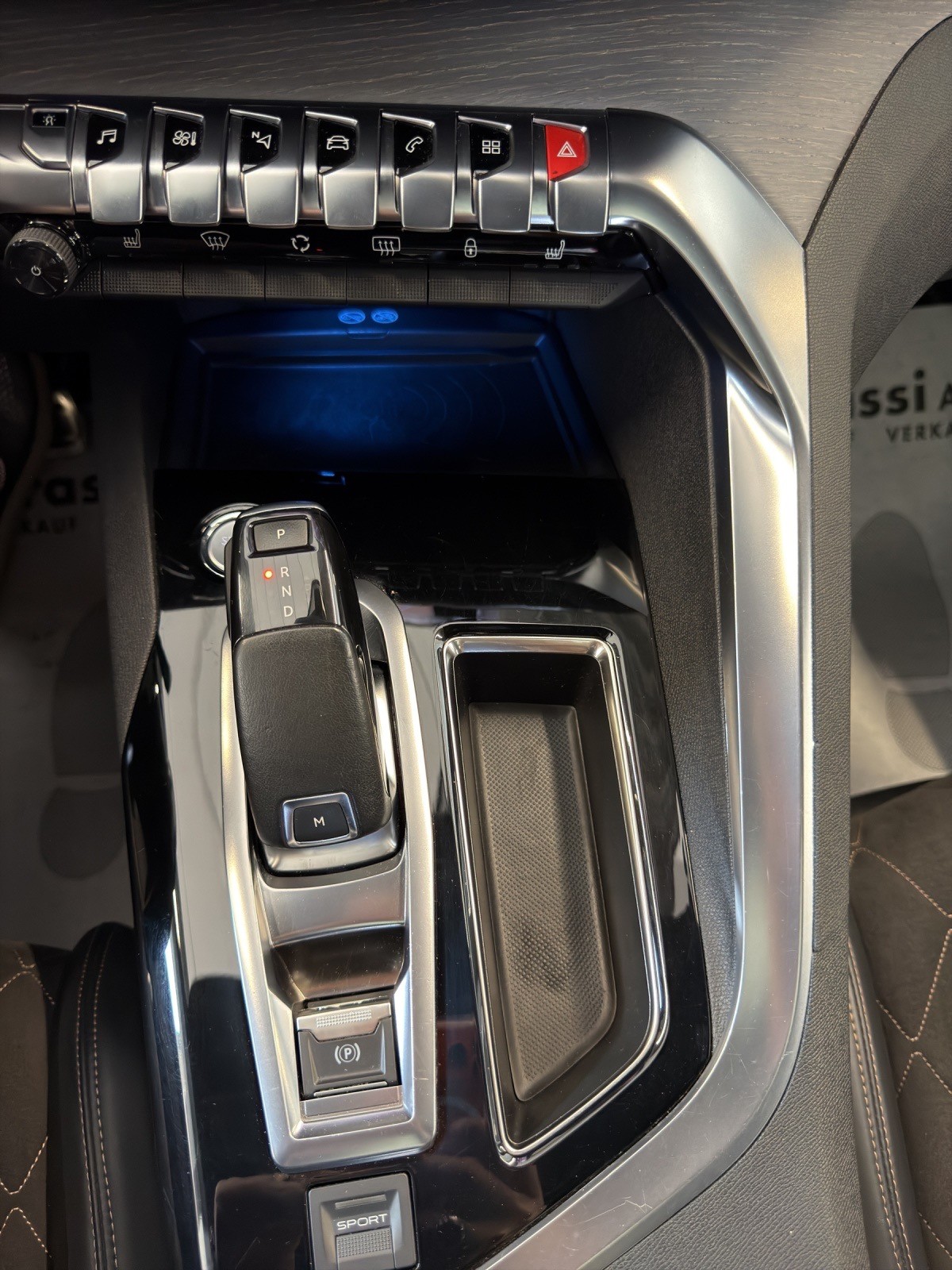 PEUGEOT 3008 2.0 BlueHDi GT EAT-image-29