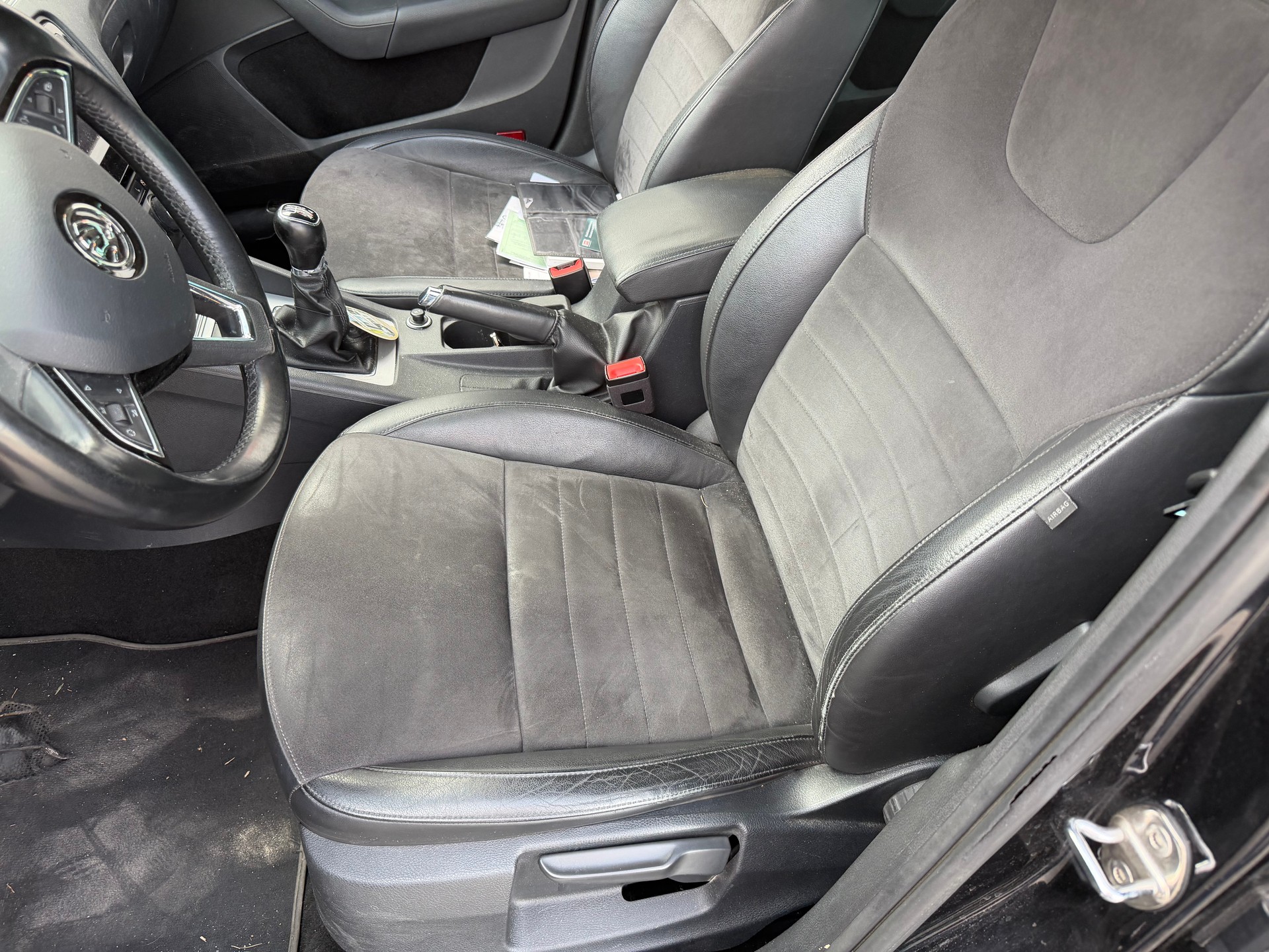 SKODA Octavia Combi 2.0 TDI Ambition 4x4-image-5