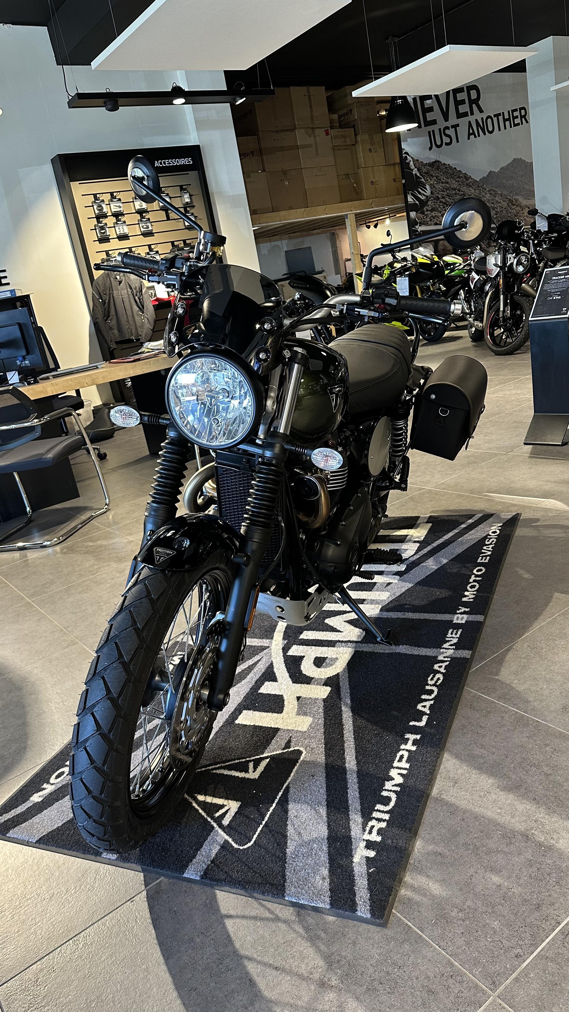 TRIUMPH Street Scrambler 900 Special Edition-showroom-element-2