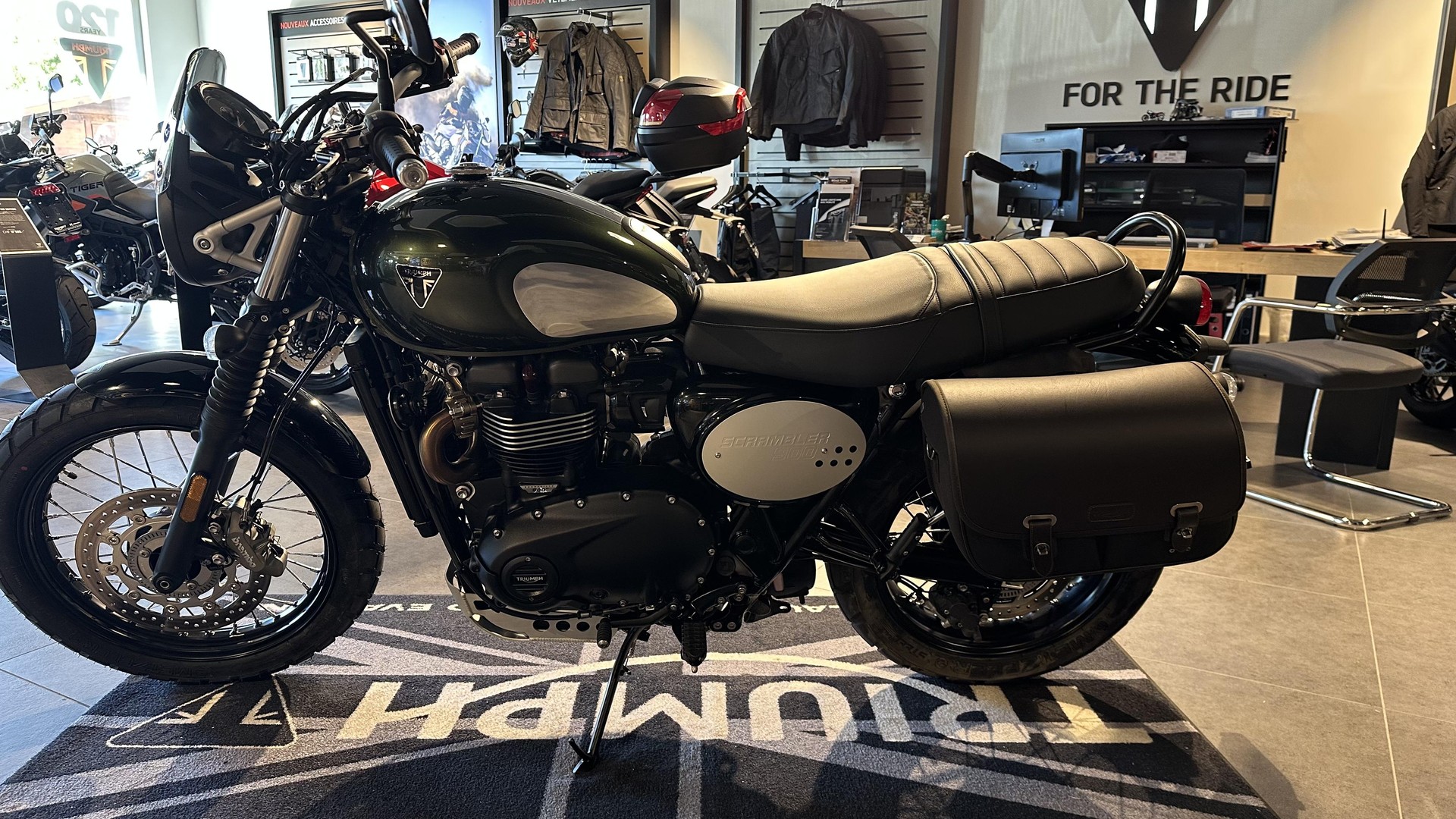TRIUMPH Street Scrambler 900 Special Edition-showroom-element-1