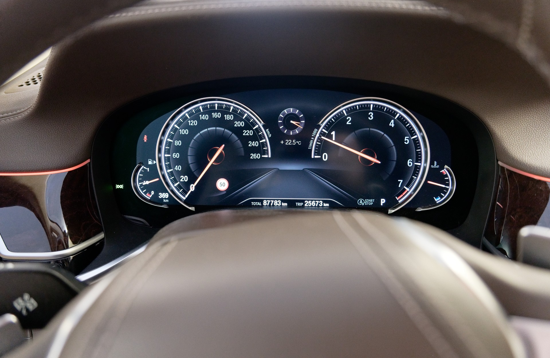 BMW 750i xDrive-image-7