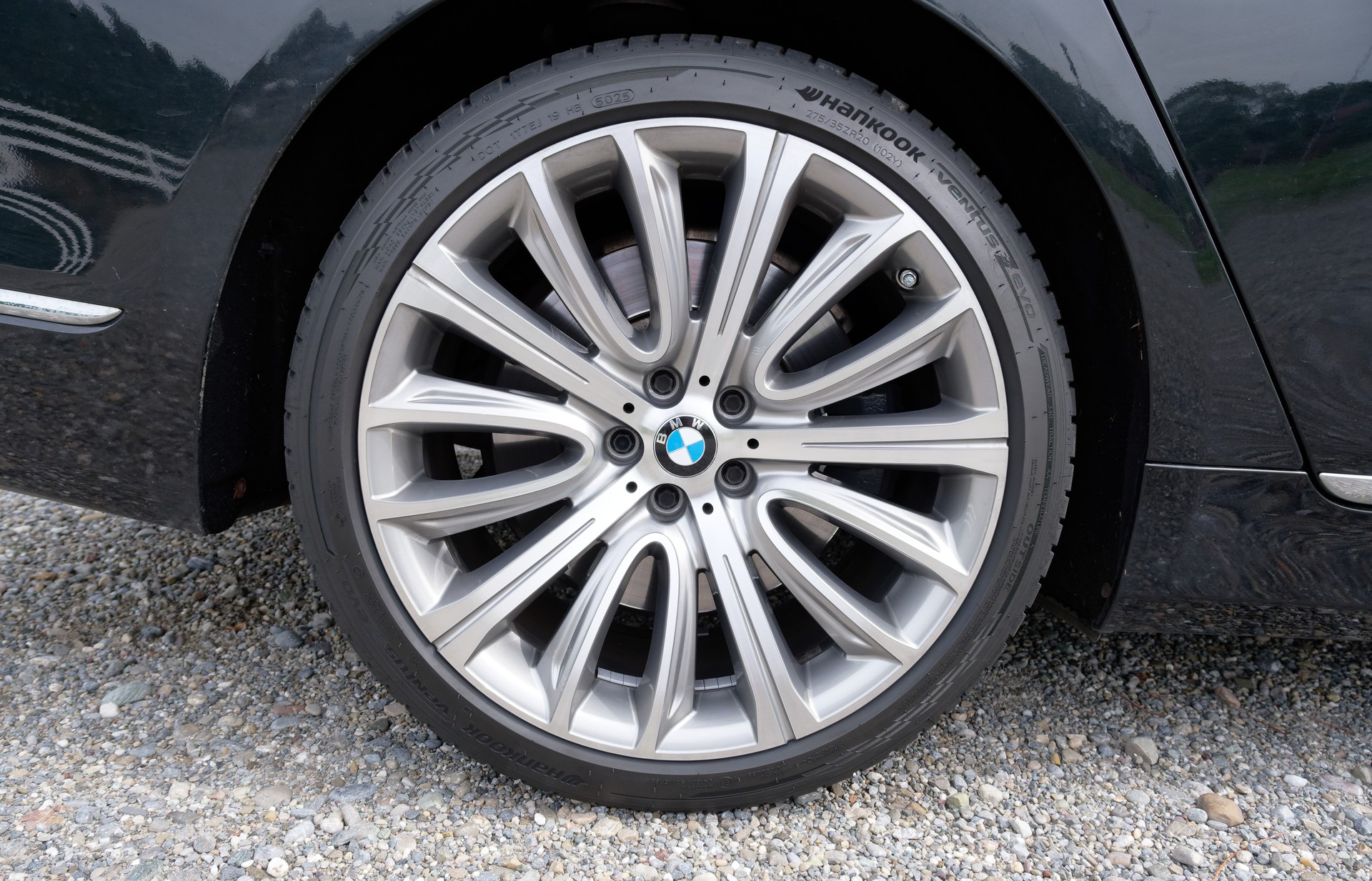 BMW 750i xDrive-image-9