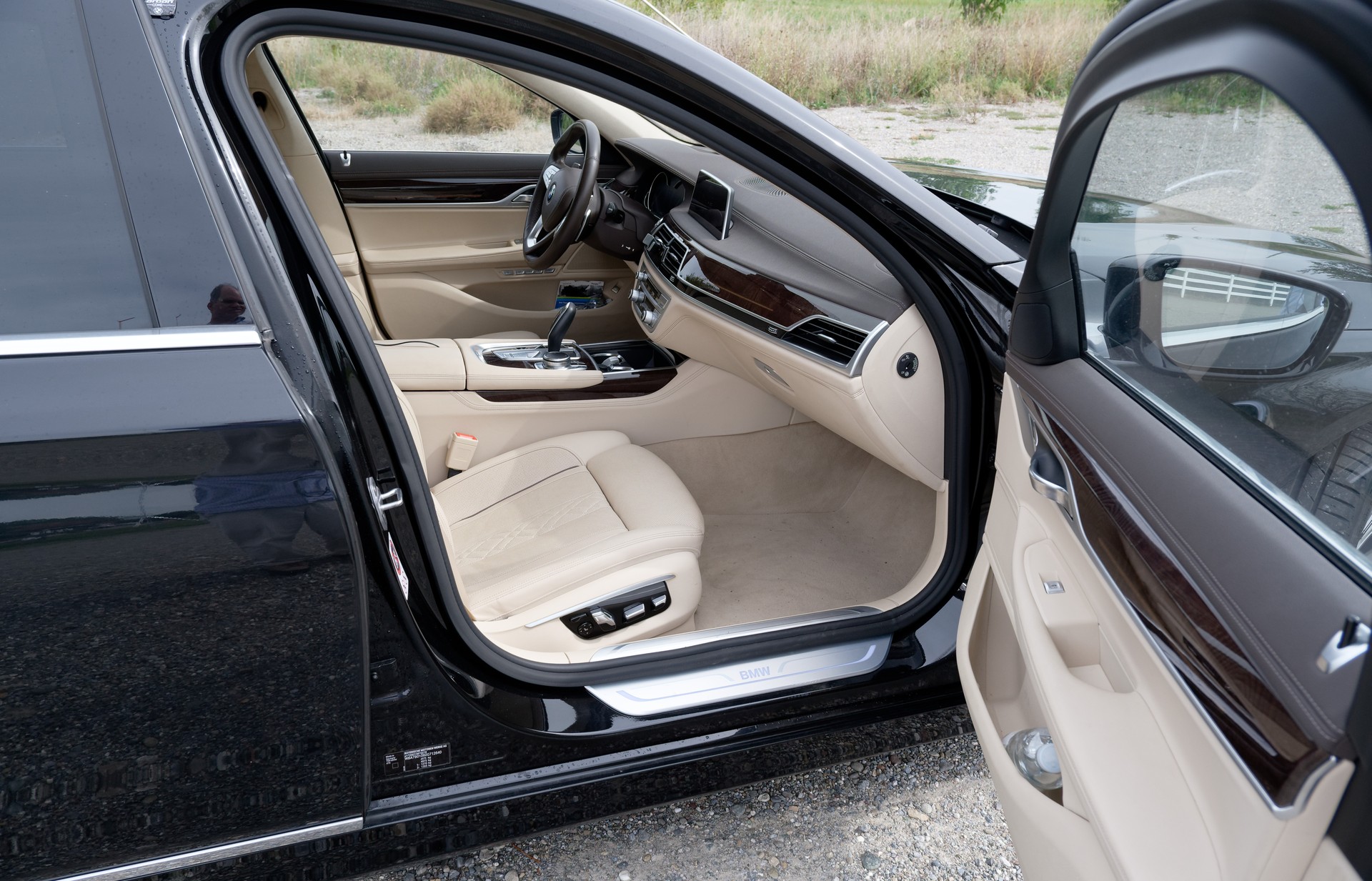 BMW 750i xDrive-image-5