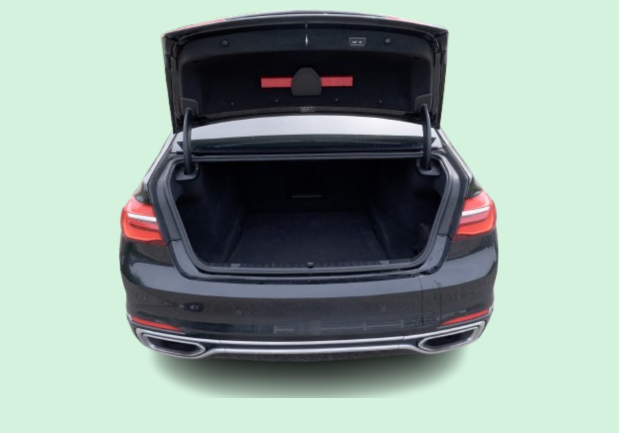 BMW 750i xDrive-image-4