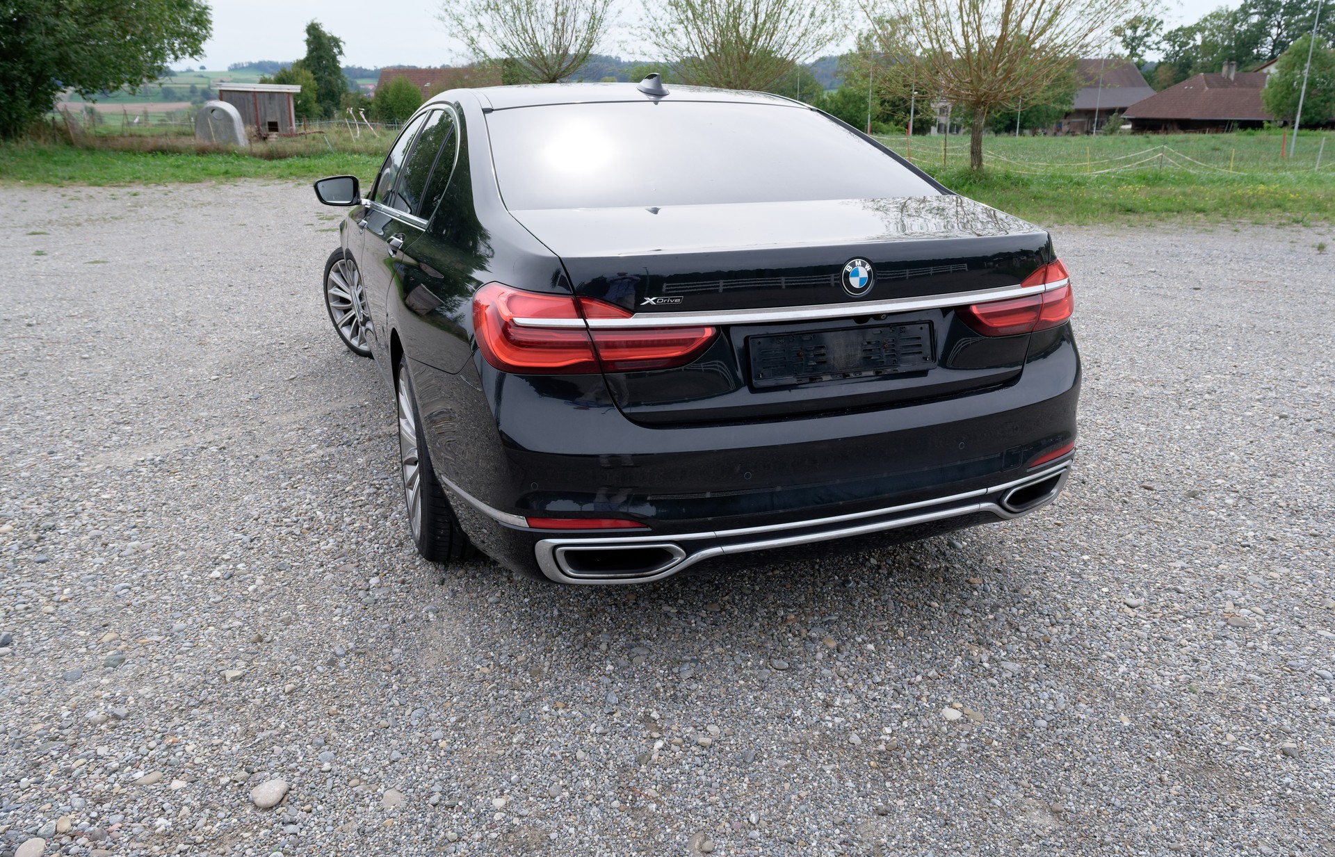 BMW 750i xDrive-image-1