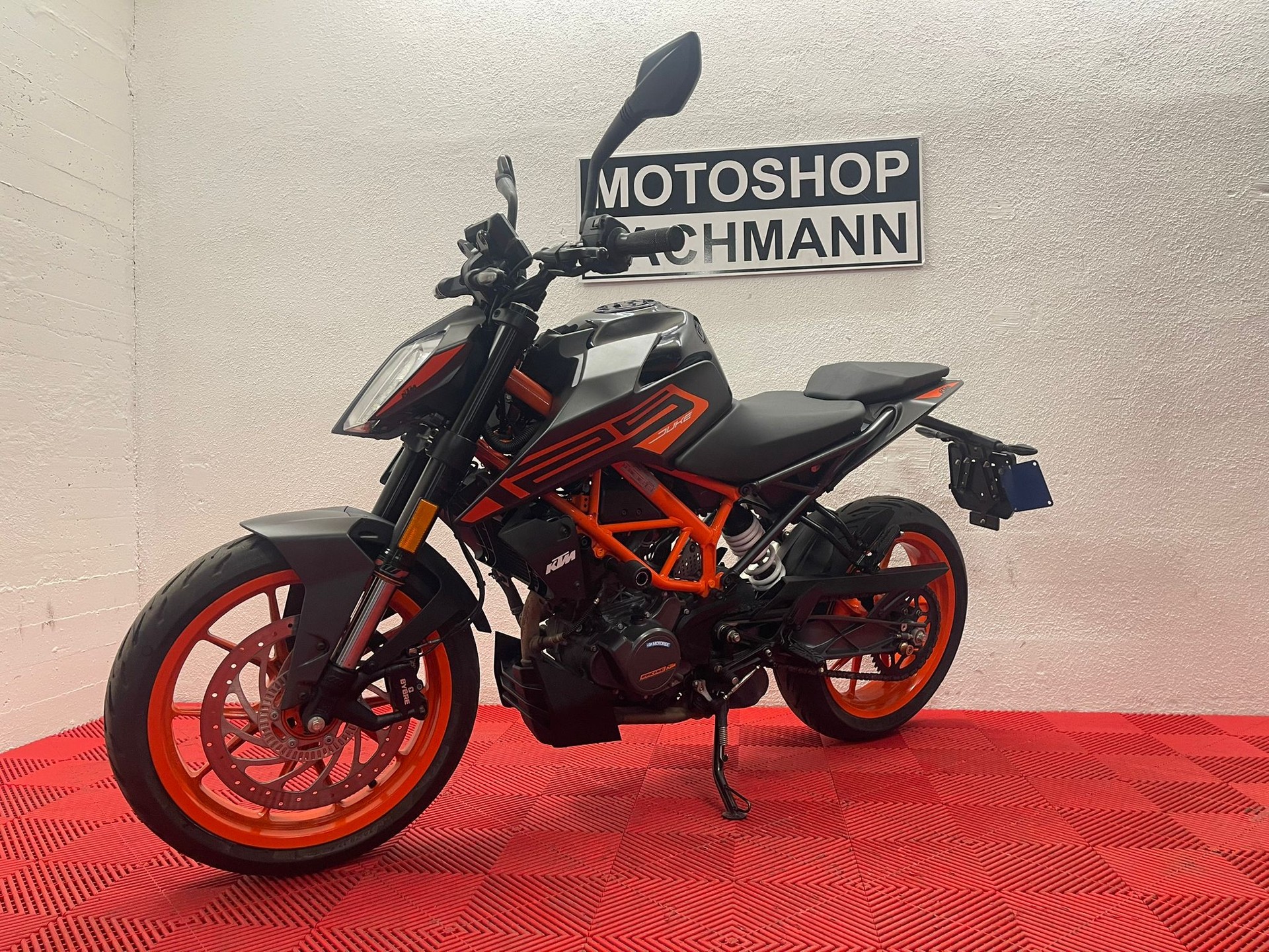 KTM 125 Duke-showroom-element-3