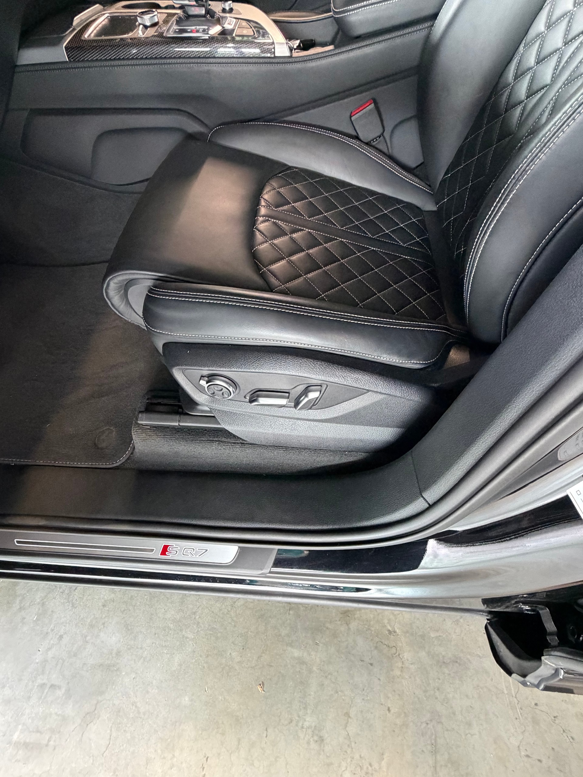 AUDI SQ7 4.0 TDI quattro tiptronic-image-11