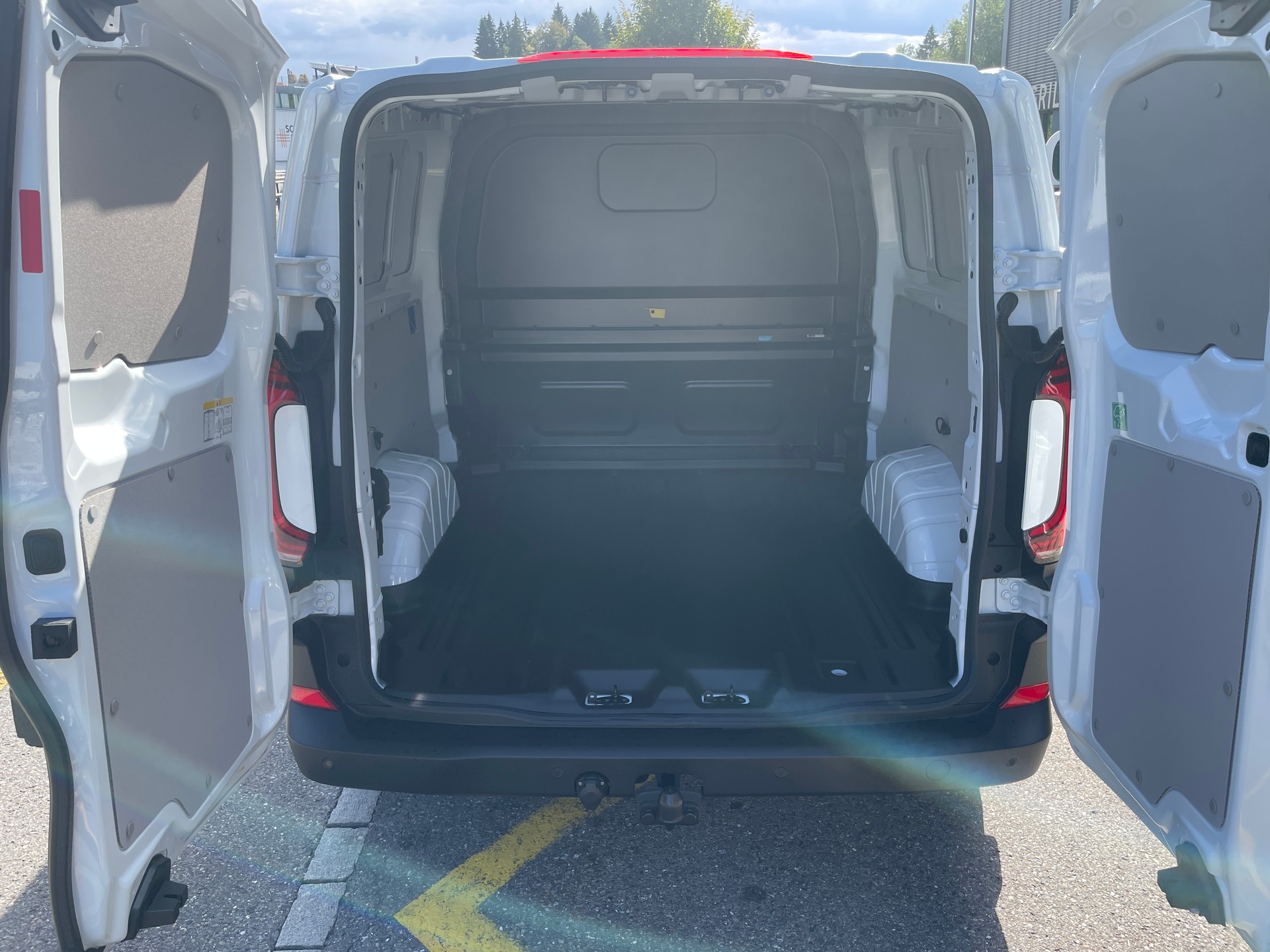 VW Transporter Plus 2.0 TDI 4Motion Lang Automat Pan Americana, 5-Sitzer-image-7