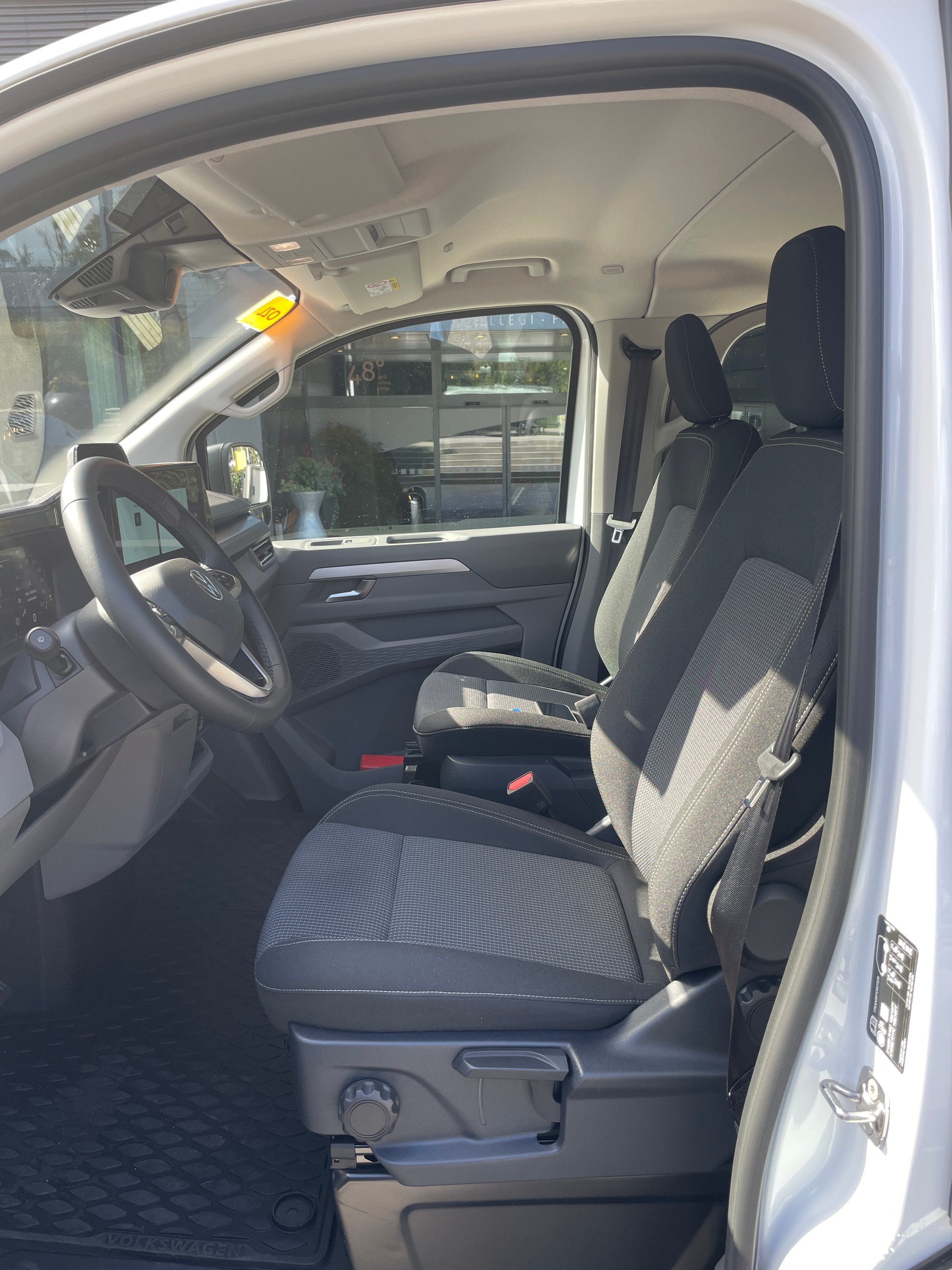 VW Transporter Plus 2.0 TDI 4Motion Lang Automat Pan Americana, 5-Sitzer-image-14