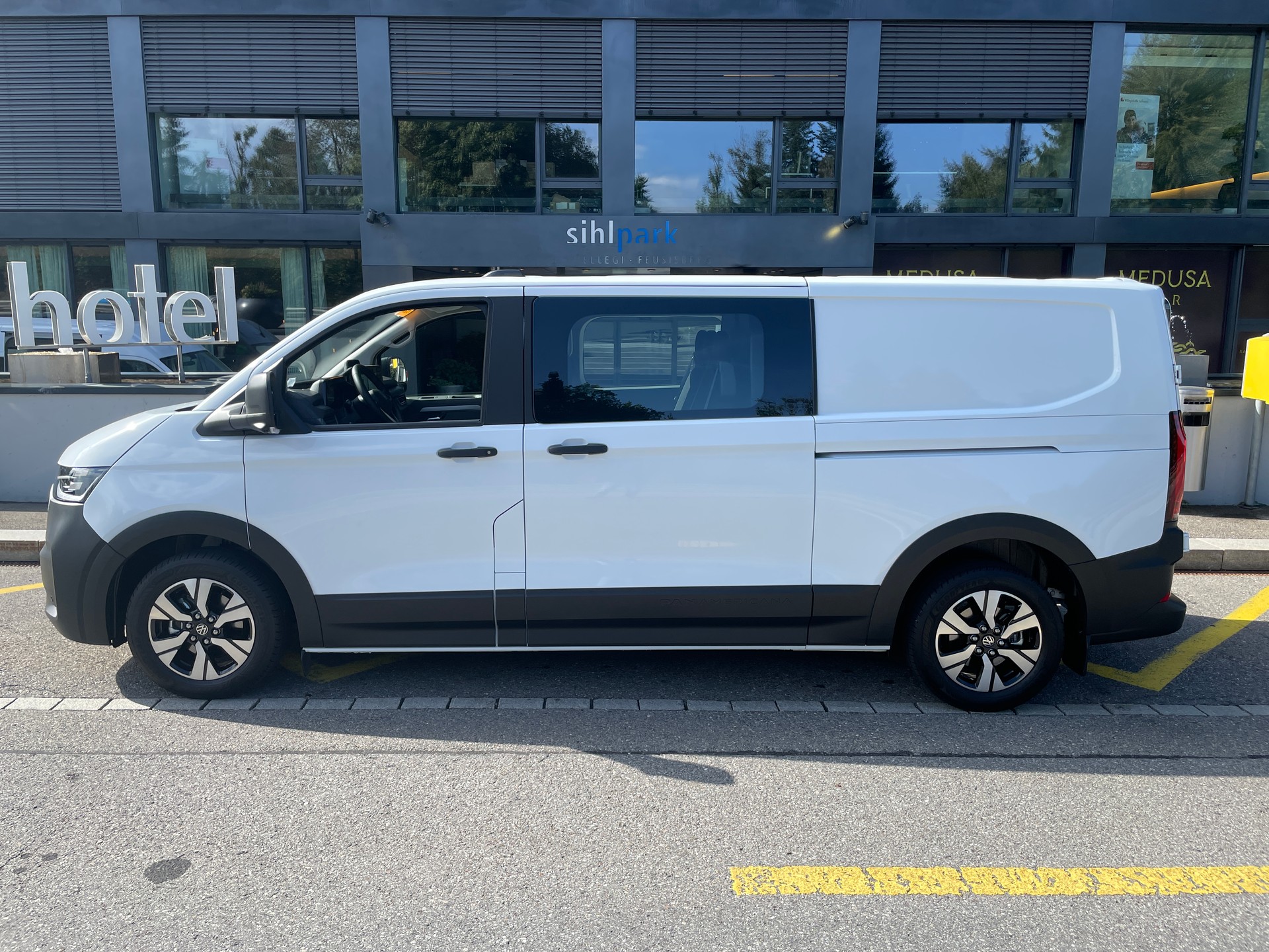 VW Transporter Plus 2.0 TDI 4Motion Lang Automat Pan Americana, 5-Sitzer-image-0
