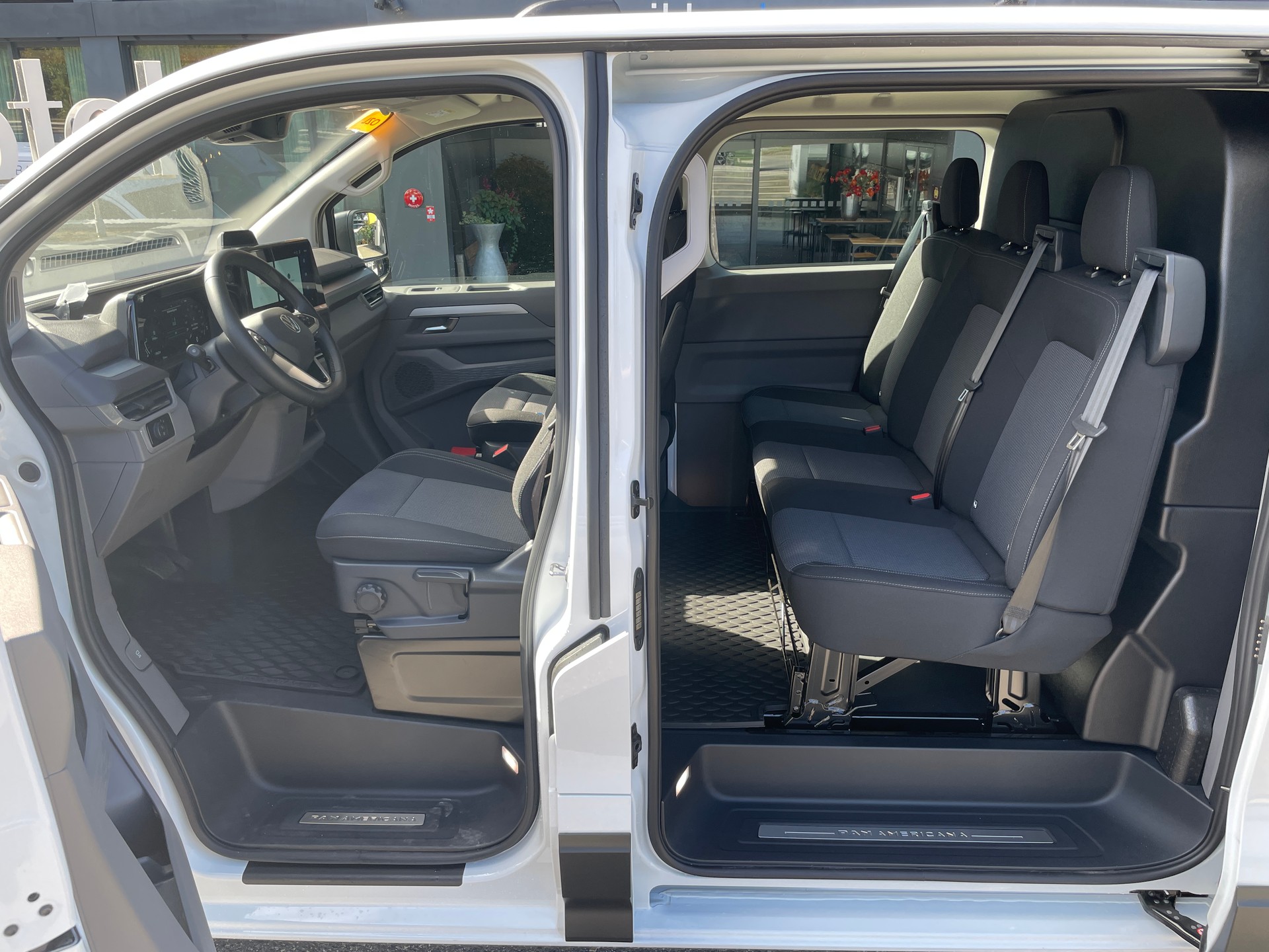 VW Transporter Plus 2.0 TDI 4Motion Lang Automat Pan Americana, 5-Sitzer-image-16
