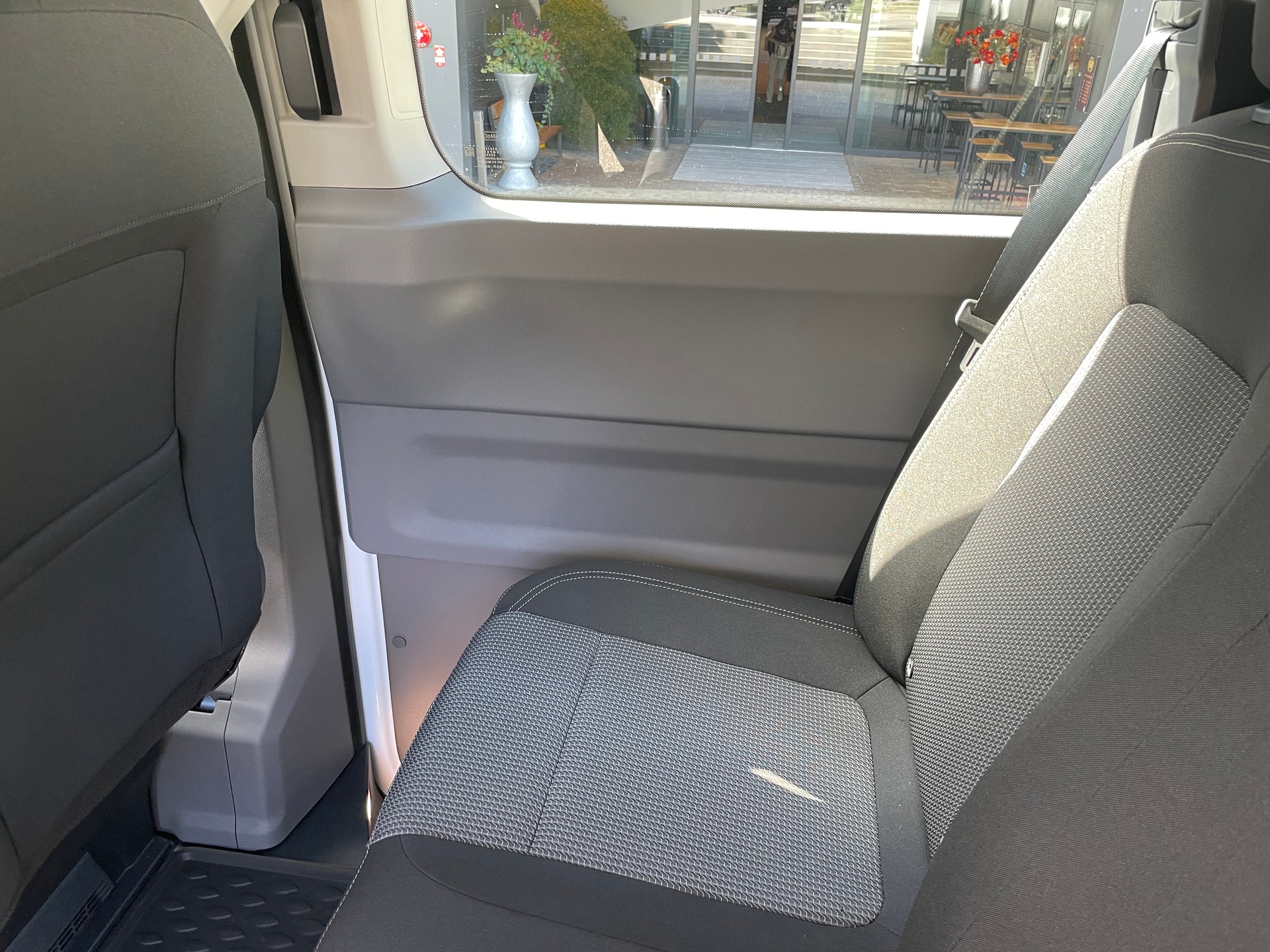 VW Transporter Plus 2.0 TDI 4Motion Lang Automat Pan Americana, 5-Sitzer-image-21