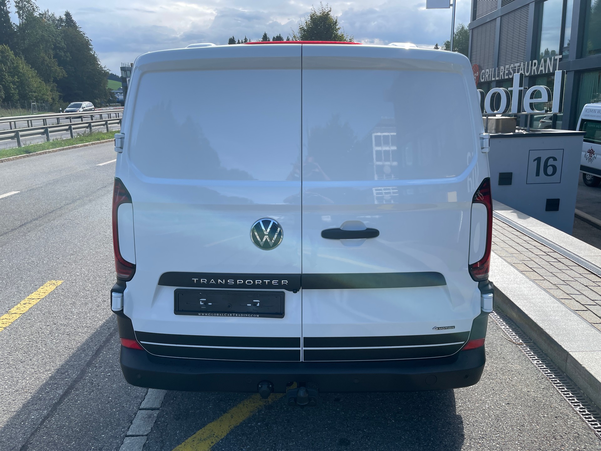 VW Transporter Plus 2.0 TDI 4Motion Lang Automat Pan Americana, 5-Sitzer-image-6