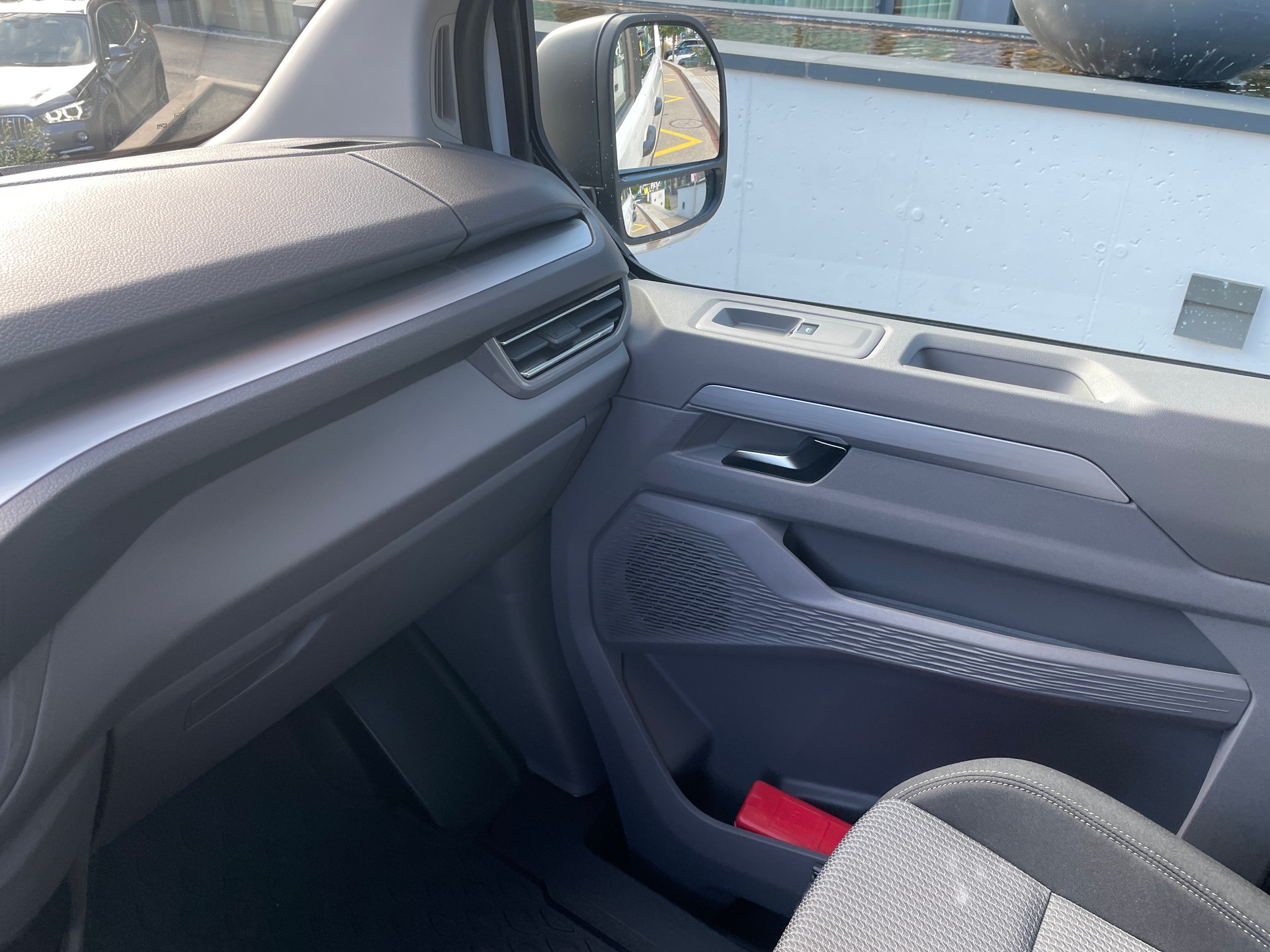 VW Transporter Plus 2.0 TDI 4Motion Lang Automat Pan Americana, 5-Sitzer-image-26