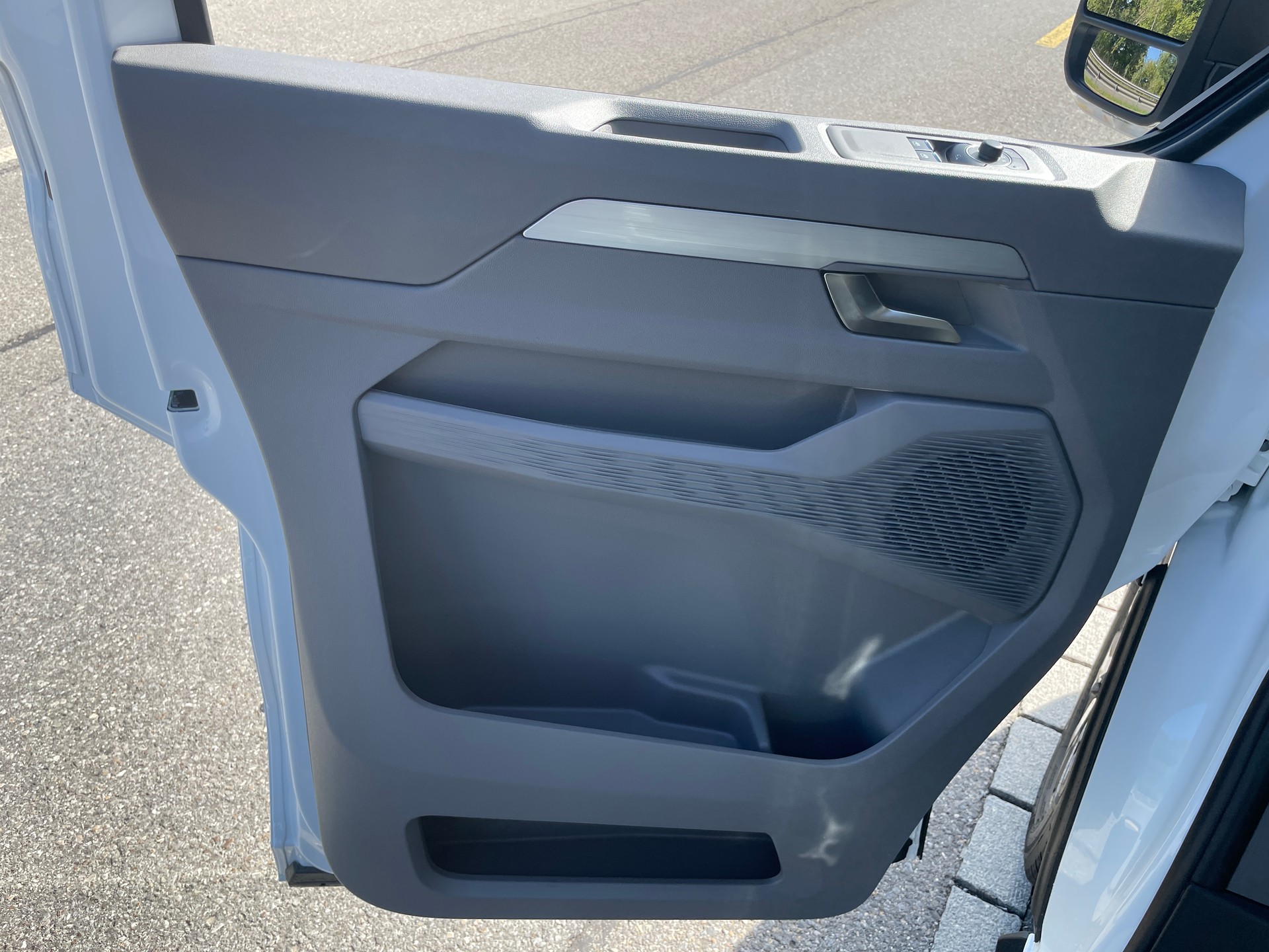 VW Transporter Plus 2.0 TDI 4Motion Lang Automat Pan Americana, 5-Sitzer-image-13