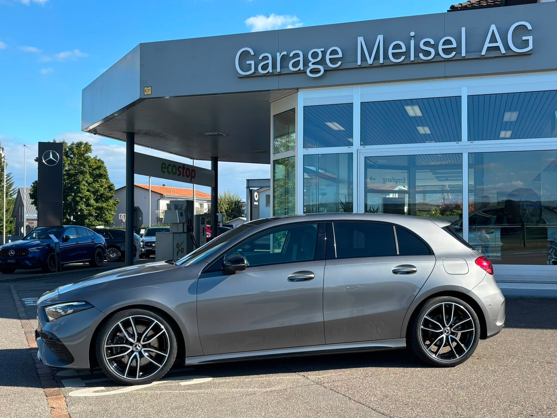 MERCEDES-BENZ A 250 AMG-Line 4Matic-image-5