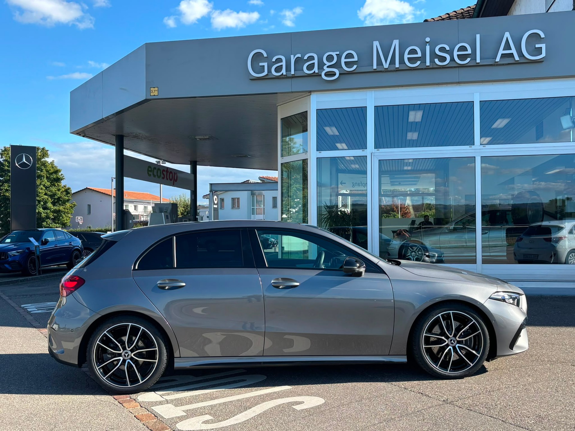 MERCEDES-BENZ A 250 AMG-Line 4Matic-image-4
