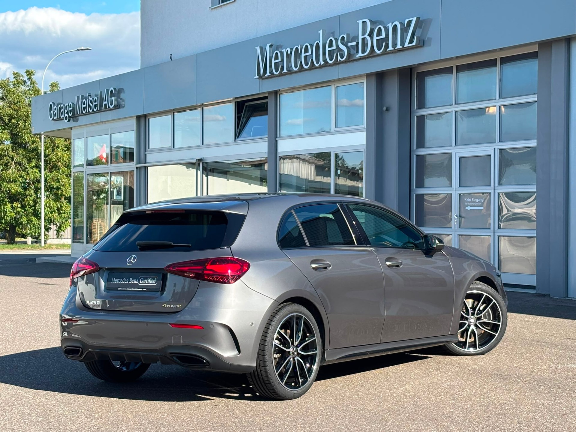 MERCEDES-BENZ A 250 AMG-Line 4Matic-image-2