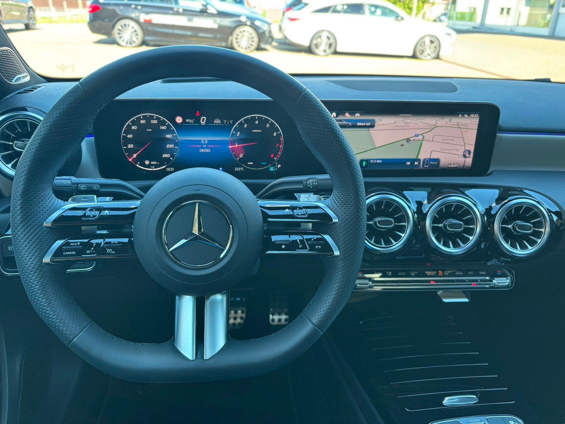 MERCEDES-BENZ A 250 AMG-Line 4Matic-image-10