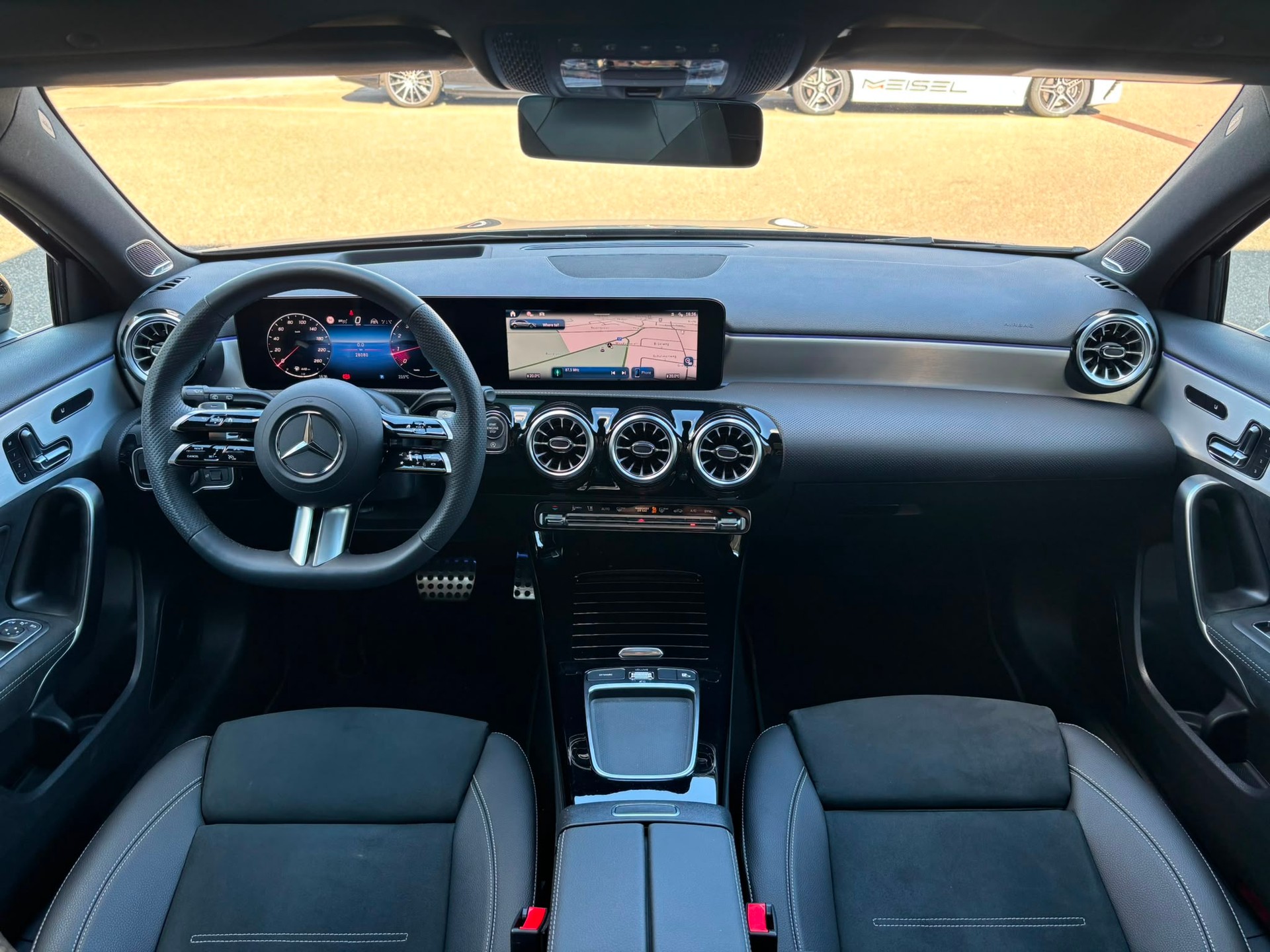 MERCEDES-BENZ A 250 AMG-Line 4Matic-image-7