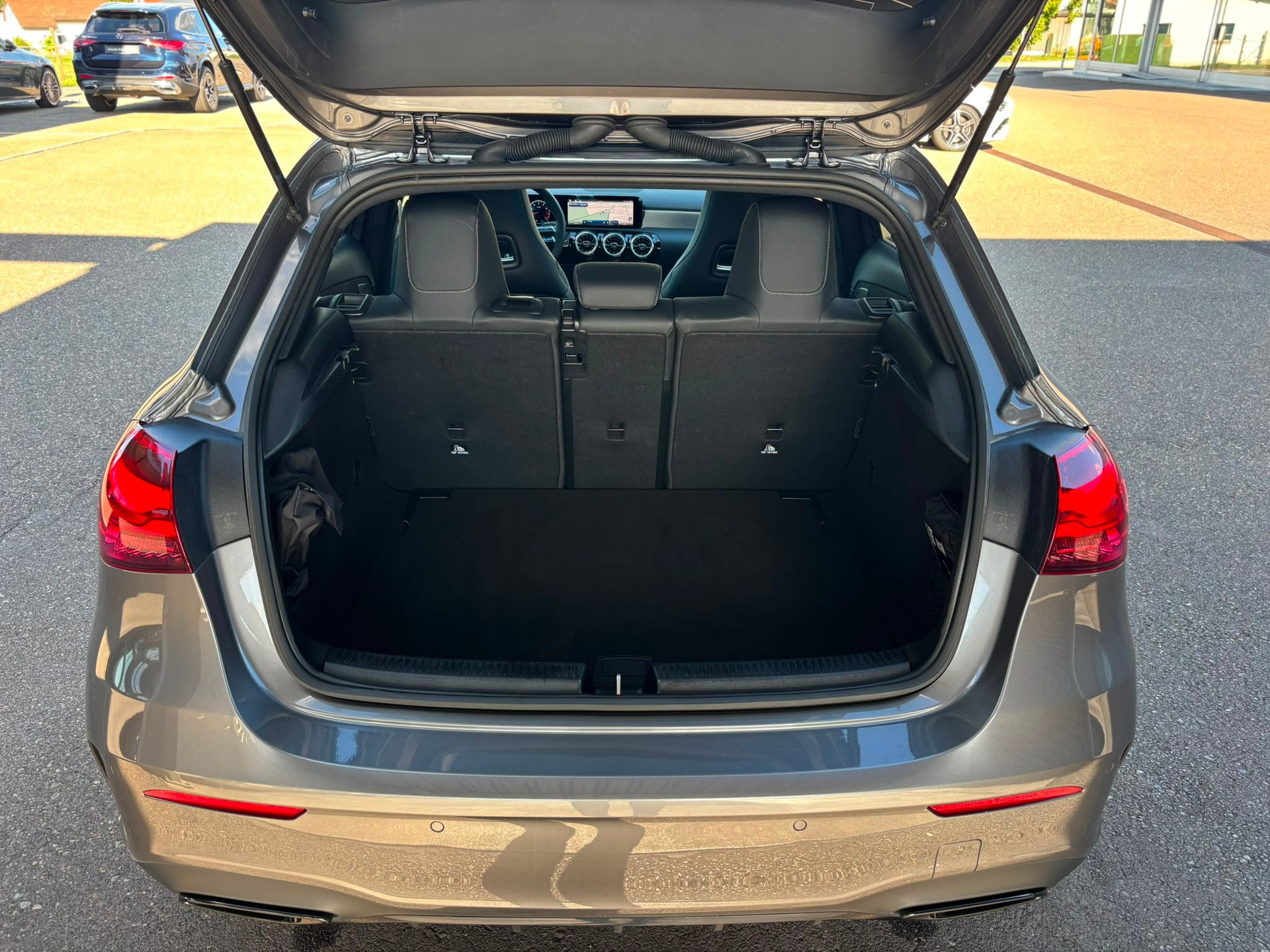 MERCEDES-BENZ A 250 AMG-Line 4Matic-image-14