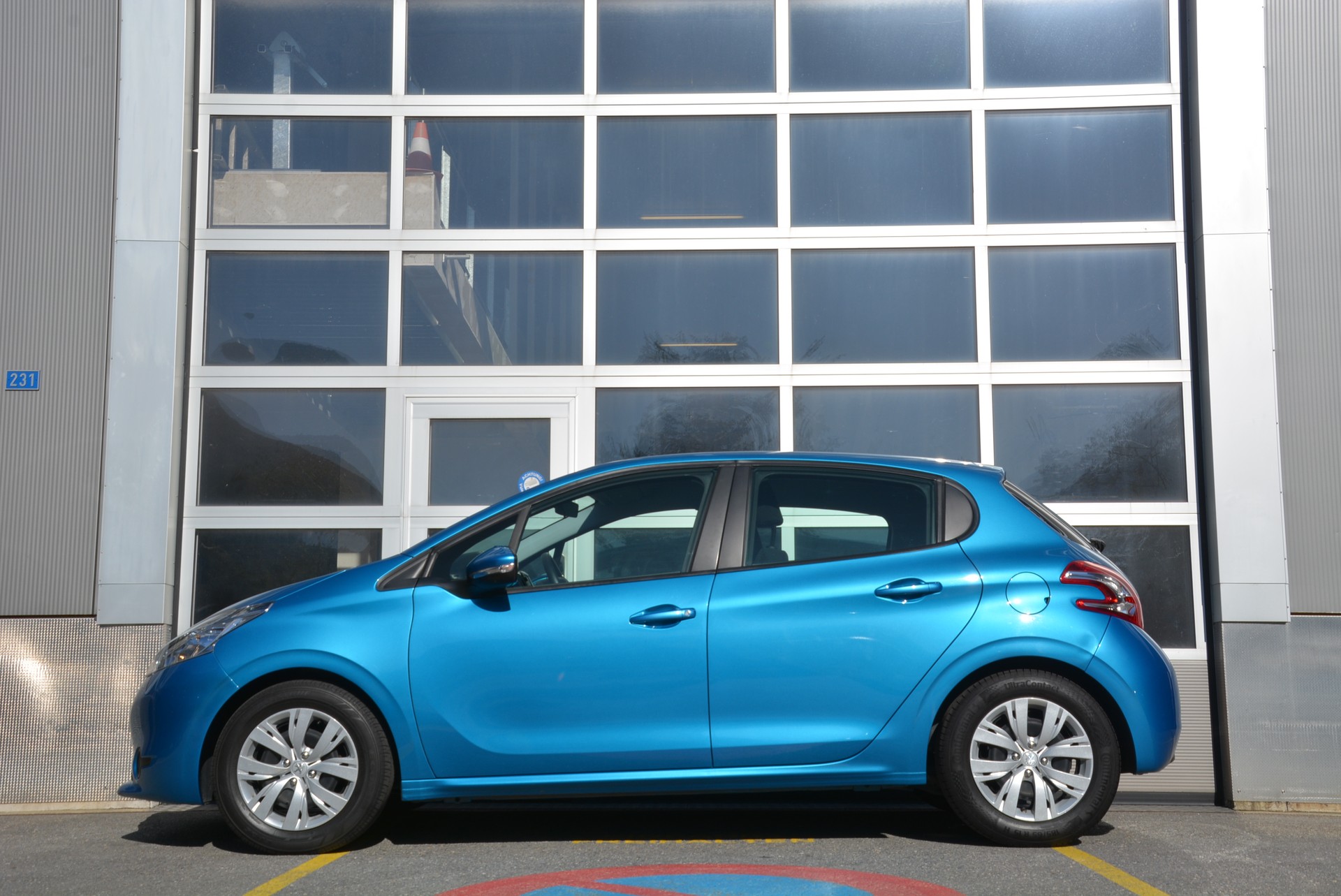 PEUGEOT 208 1.6 e-HDI Active-image-3
