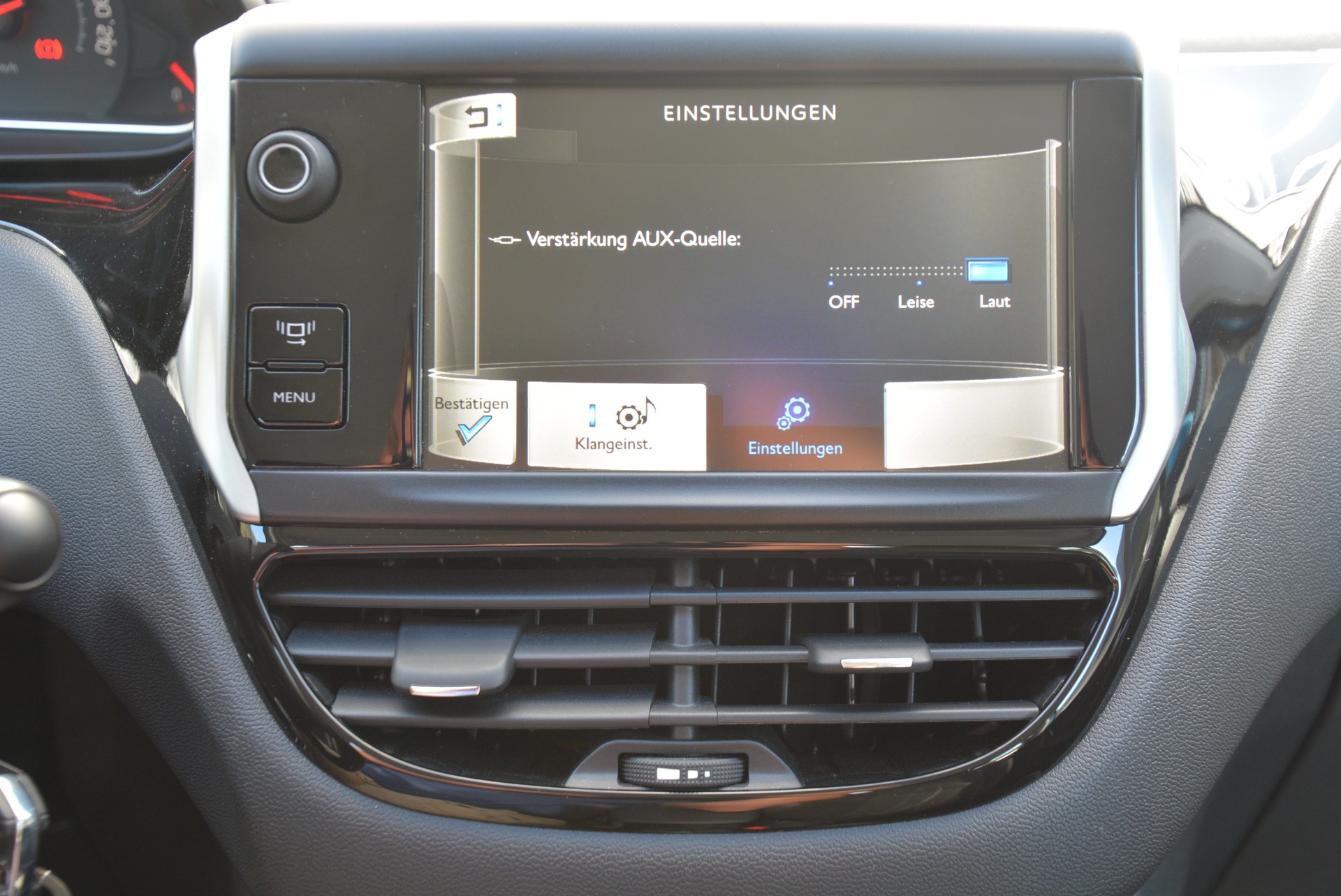 PEUGEOT 208 1.6 e-HDI Active-image-9