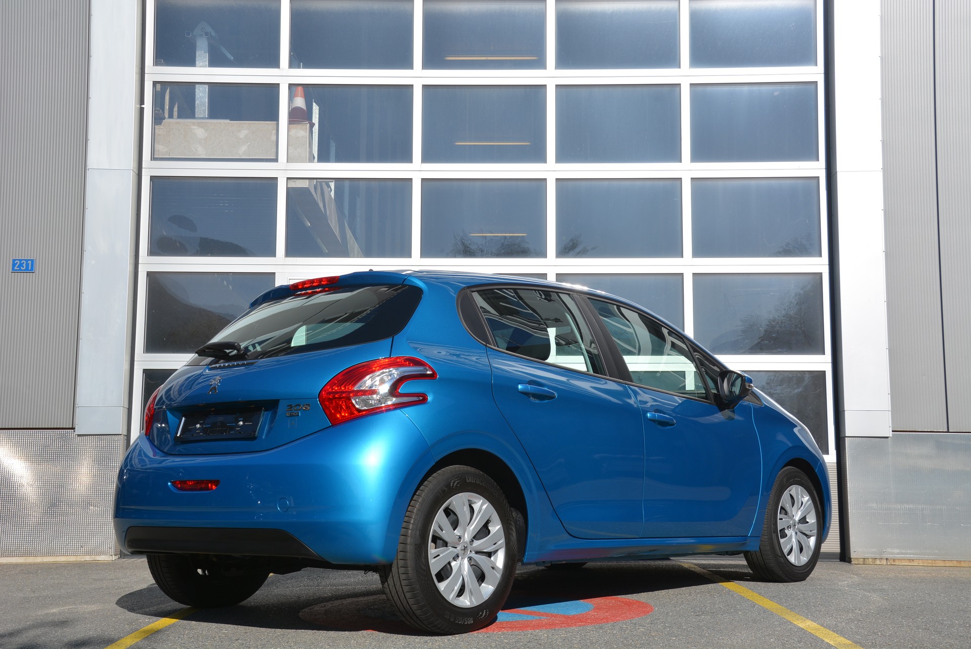 PEUGEOT 208 1.6 e-HDI Active-image-1