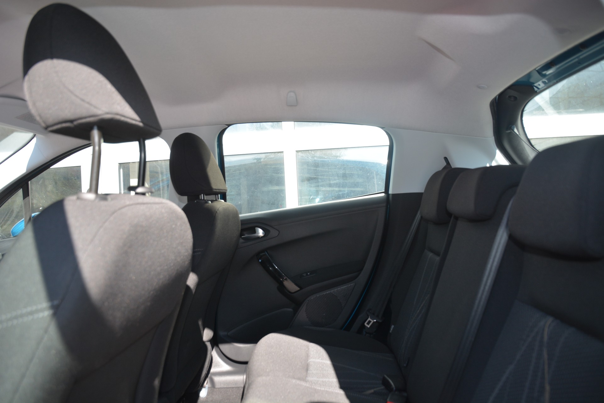 PEUGEOT 208 1.6 e-HDI Active-image-15
