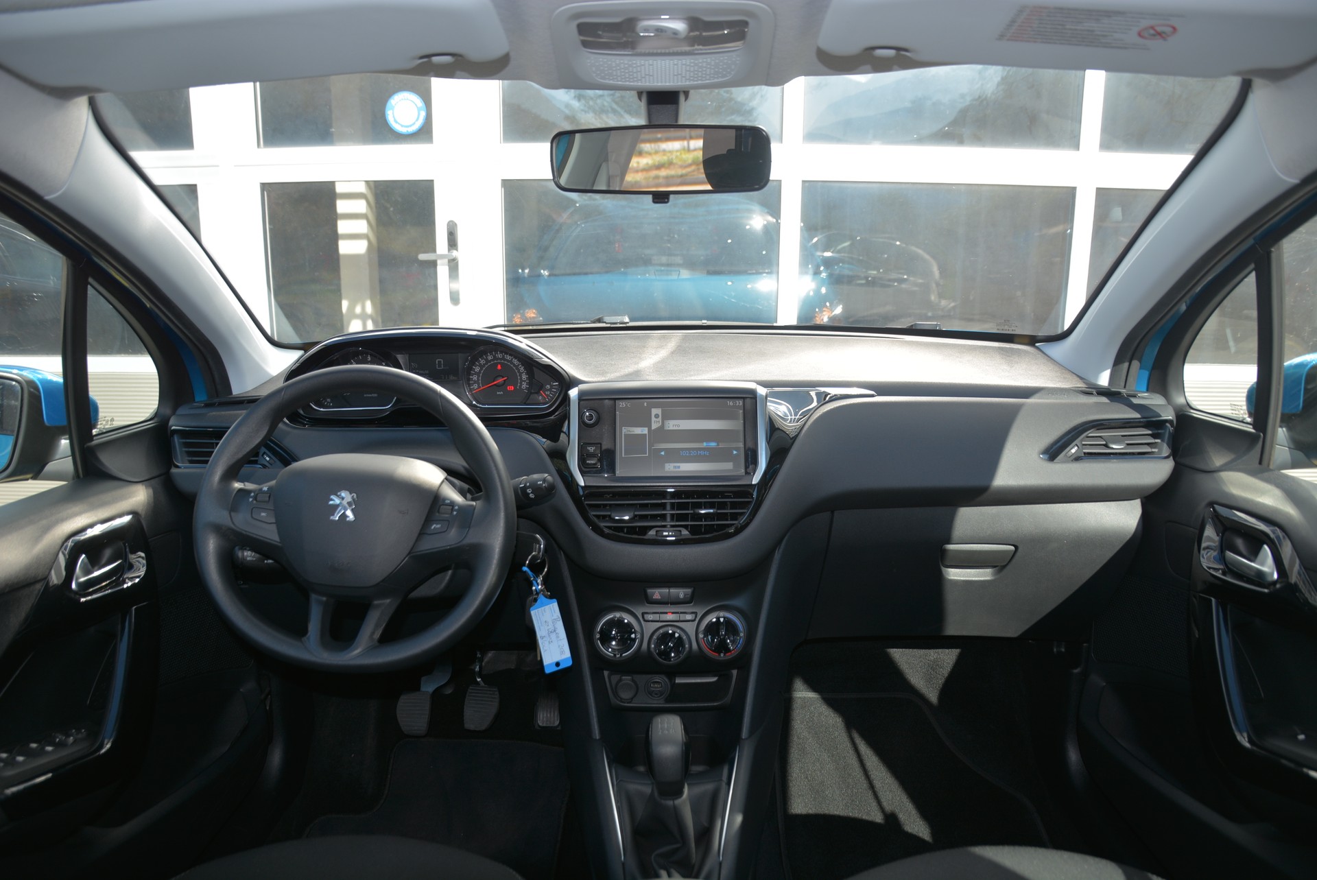 PEUGEOT 208 1.6 e-HDI Active-image-4