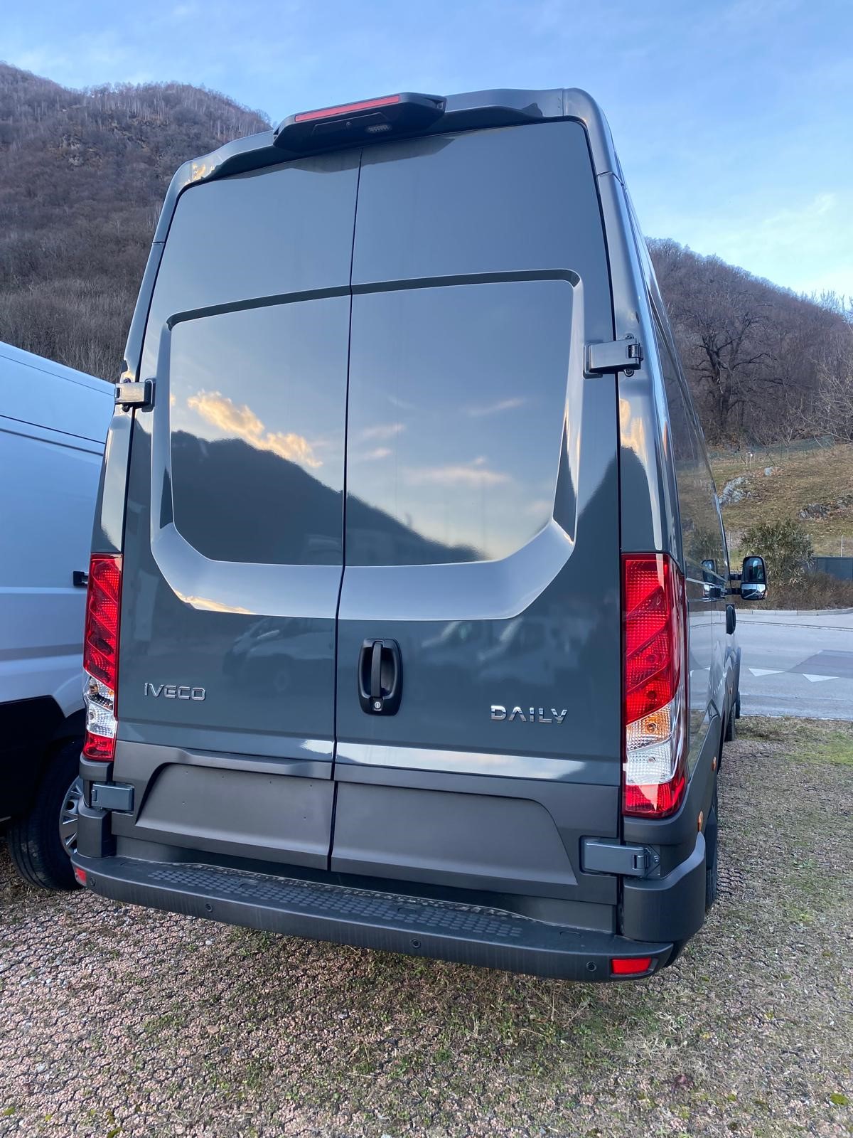 IVECO 35 C 18H A8 V-image-1