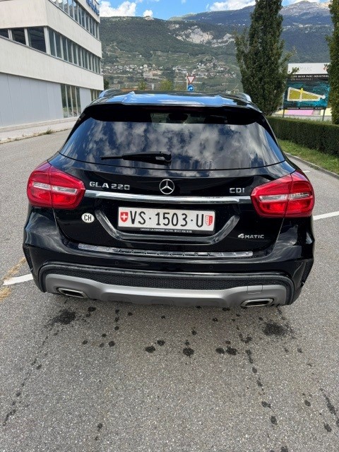 MERCEDES-BENZ GLA 220 CDI AMG Line 4Matic 7G-DCT-image-3