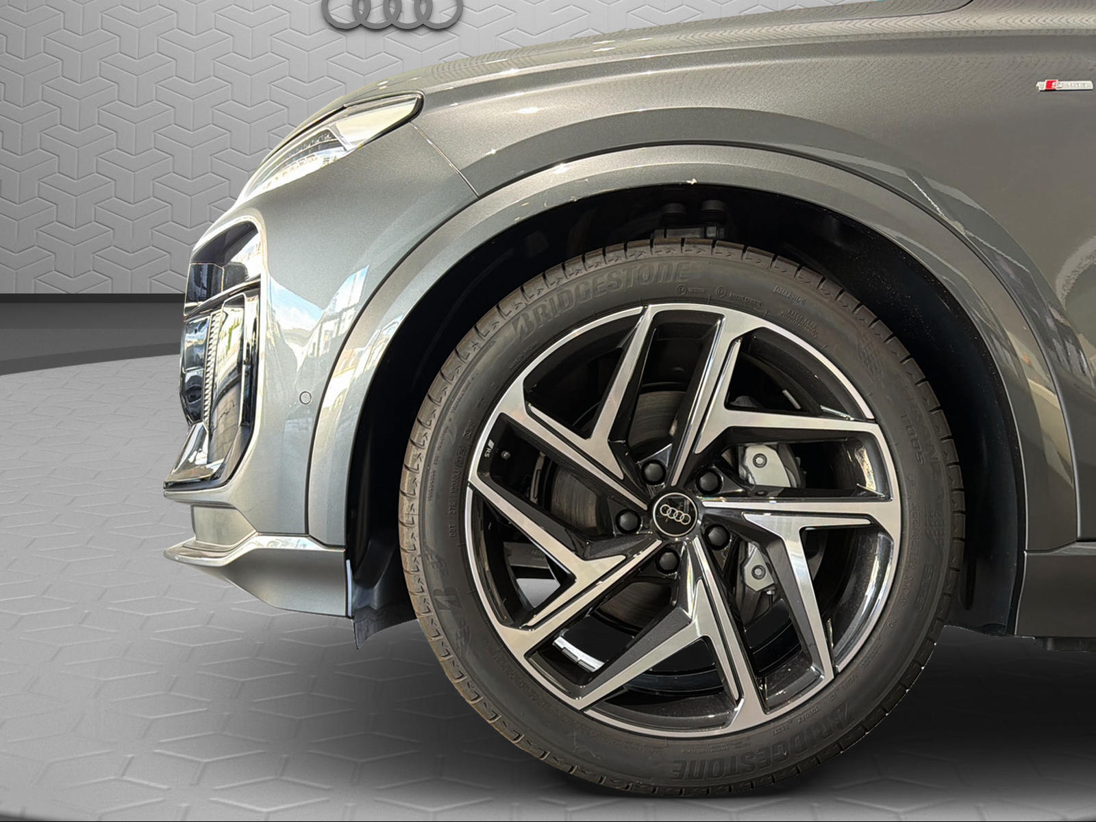 AUDI Q6 Sportback e-tron quattro-image-5