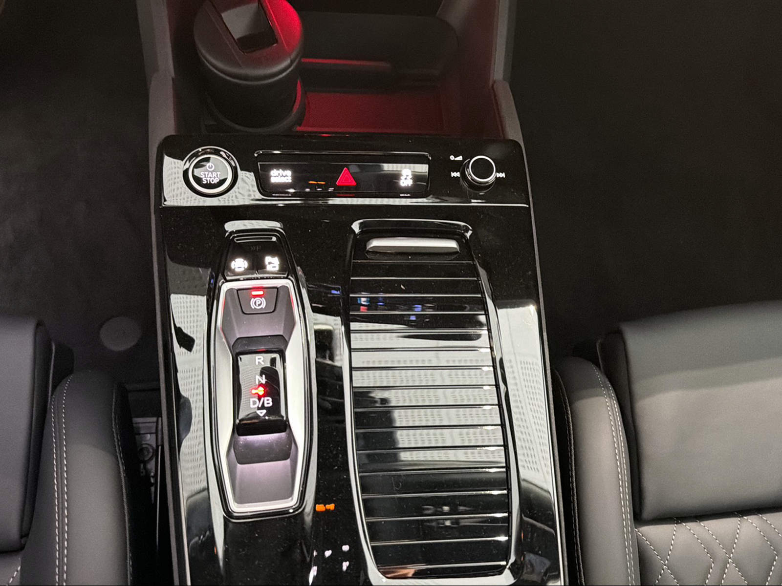 AUDI Q6 Sportback e-tron quattro-image-11