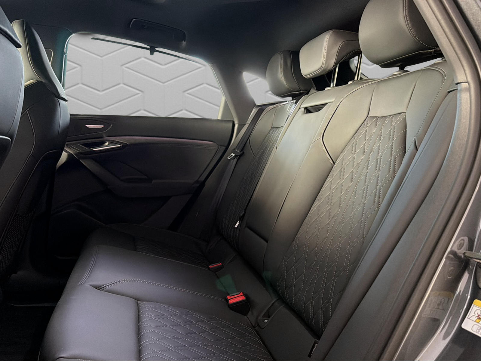 AUDI Q6 Sportback e-tron quattro-image-12