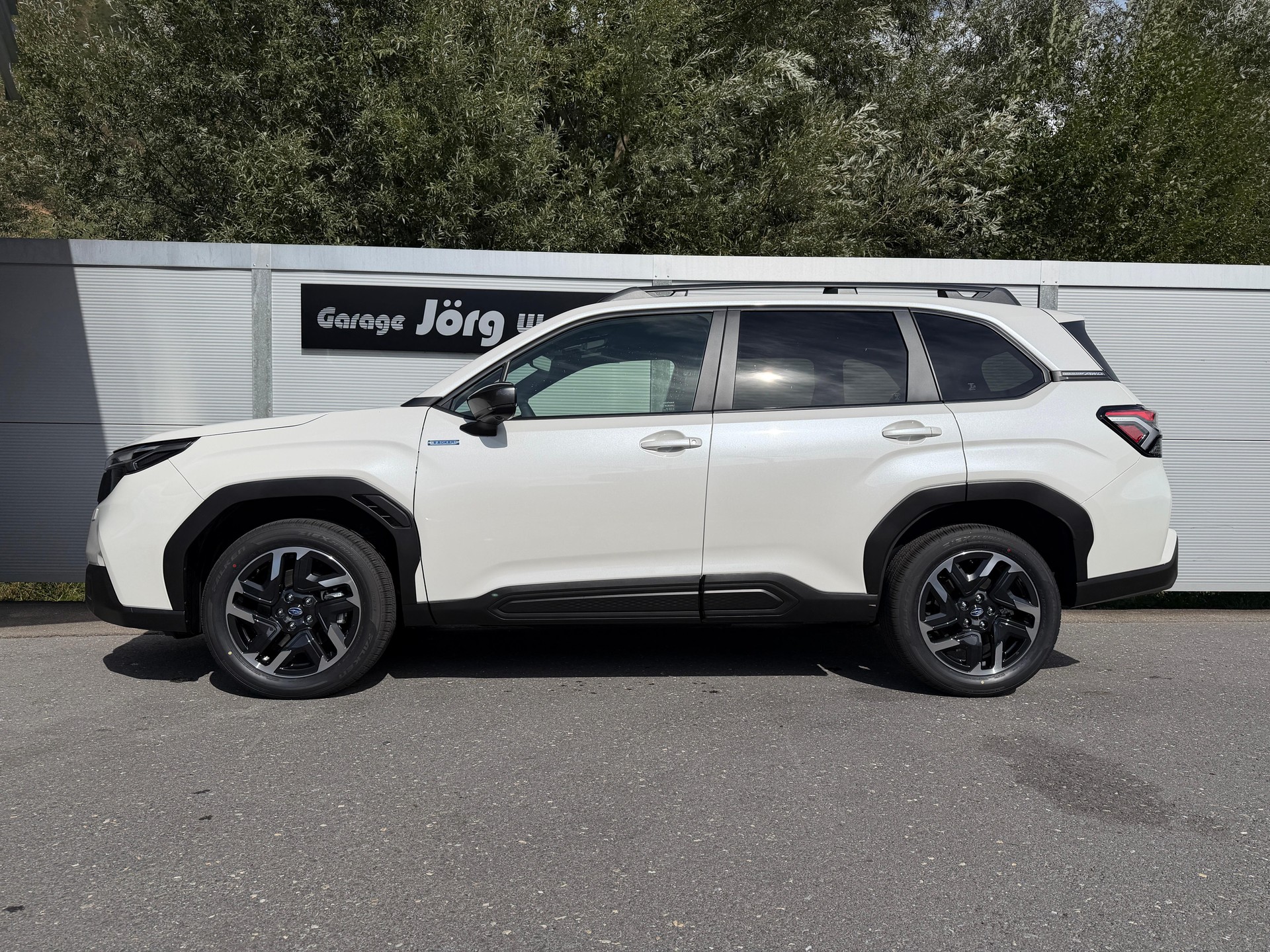 SUBARU Forester Station 2.0i e-Boxer Swiss Plus-image-2