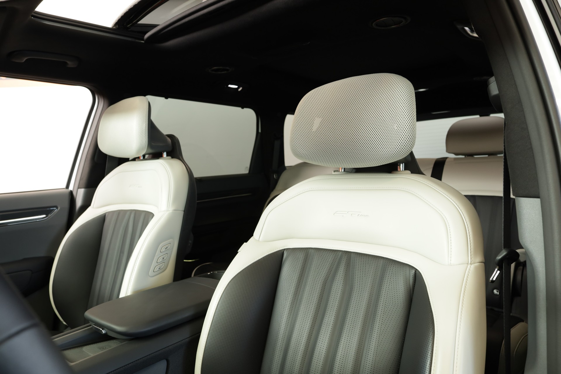 KIA EV9 99,8 kWh GT-Line 4x4 * 7 seats-image-9